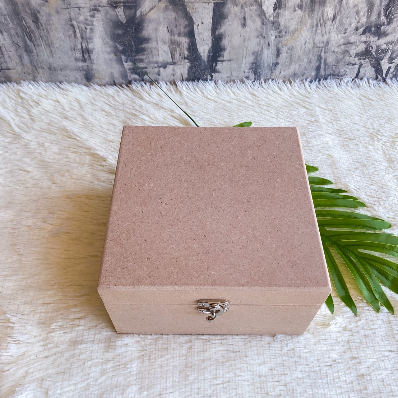 กล่องไม้ MDF ฝาล๊อค ตัวล๊อคไกปืน