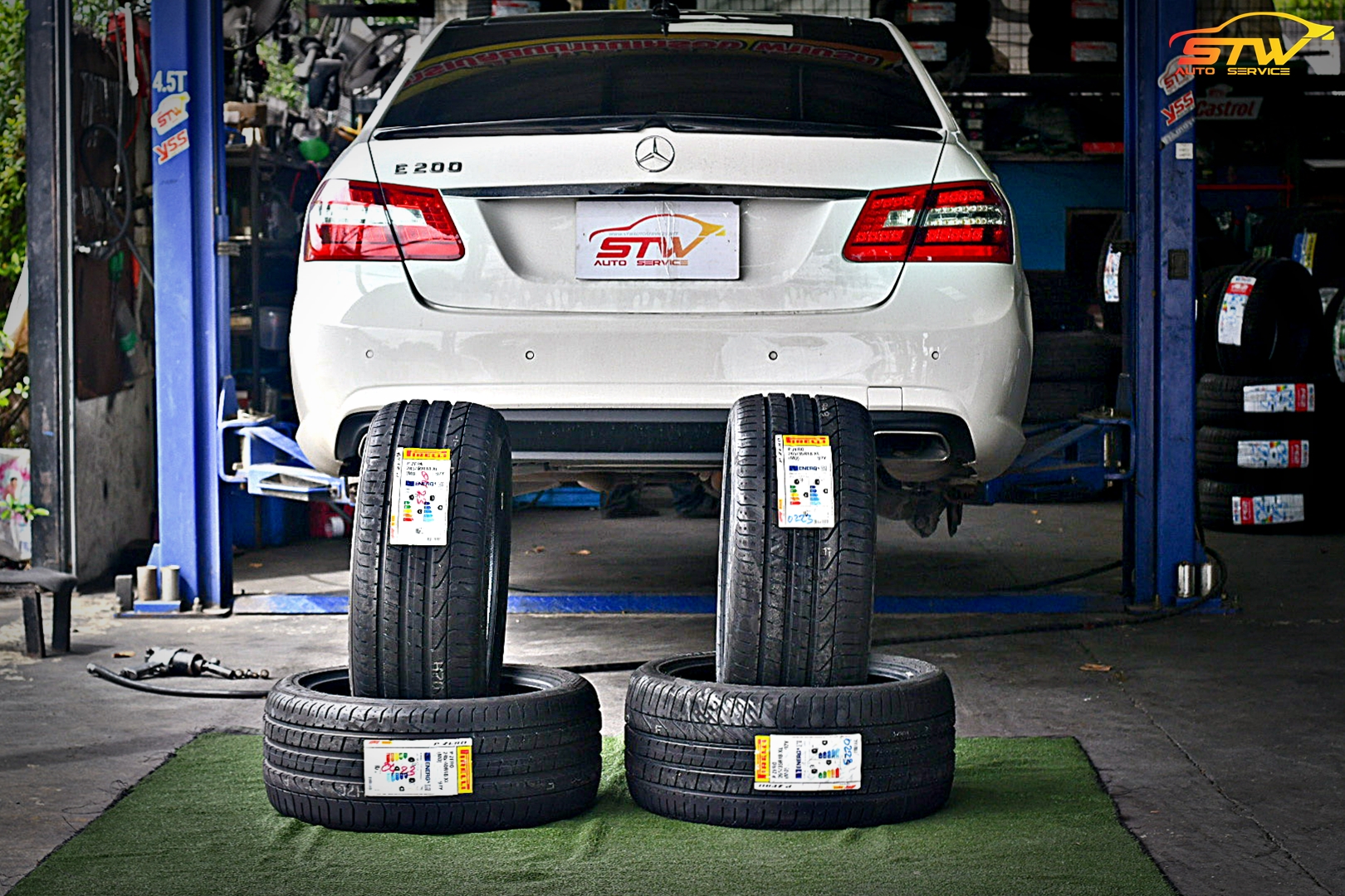 ยาง PIRELLI P ZERO F 245/40R18 97Y R 265/35R18 97Y ติดตั้งใส่ Mercedes Benz E-Class E200