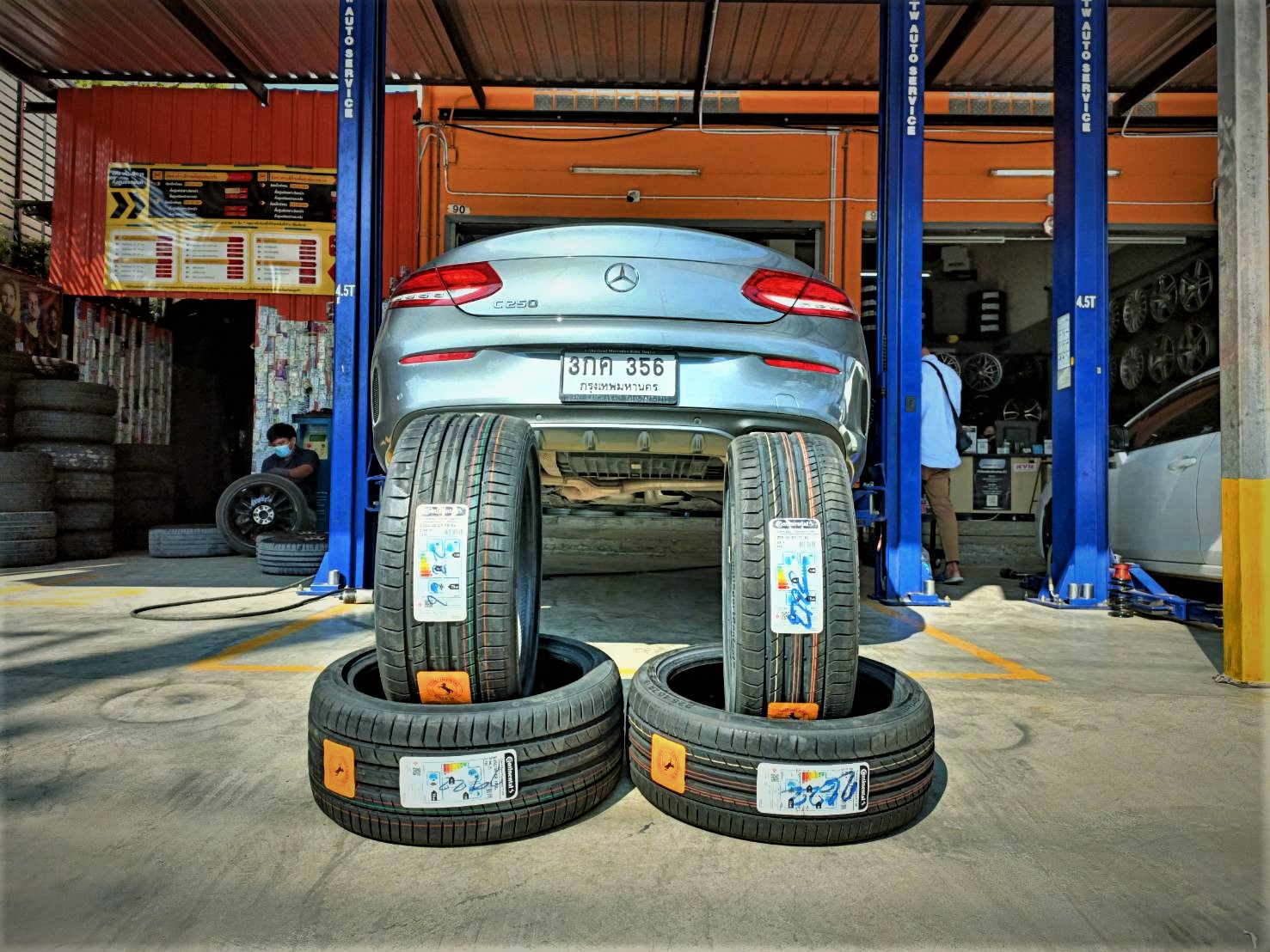 เปลี่ยนยาง BENZ C250 W205 CONTINENTAL SPORT CONTACT5 (CSC5) 225/40 R19 93Y 255/35 R19 96Y