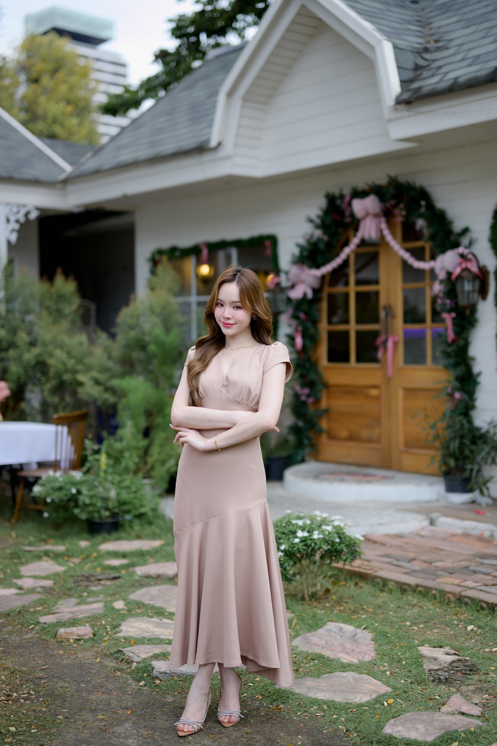 Petal Sway Maxi Dress : สีโอวัลติน