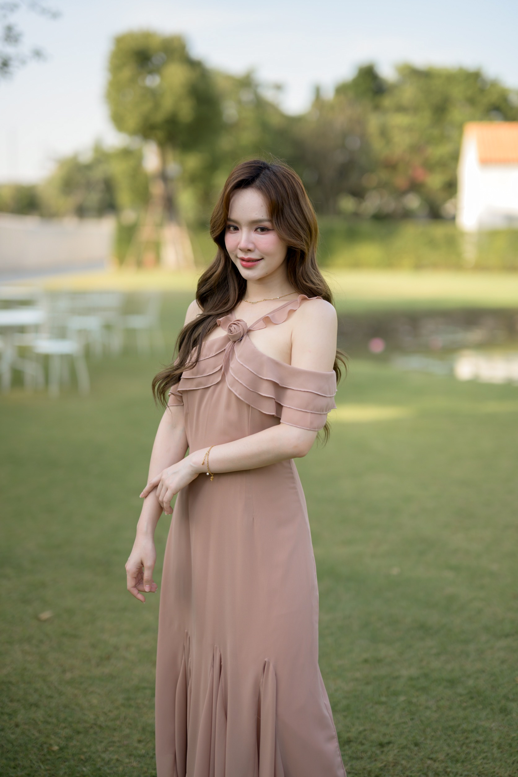 Fay Off-Shoulder Maxi Dress – Ovaltine สีโอวัลติน