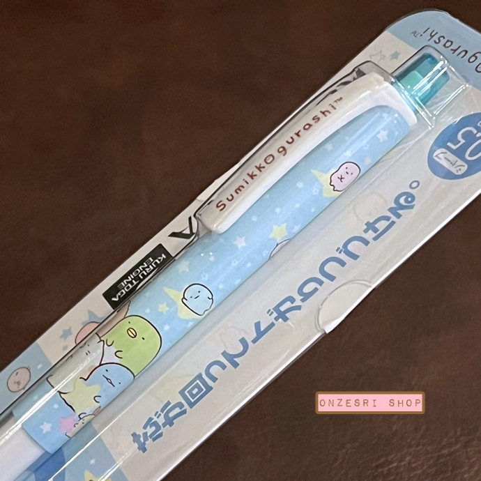 ดินสอกด Kurutoga ลาย Sumikko Gurashi - Starry Sky บนท้องฟ้าดวงดาว แท่งสีฟ้า หัว 0.5 แบรนด์นี้ขึ้นชื่อด้านมีระบบเหลาไส้เองในตัวดินสอ ทำให้เวลาเขียนเส้นจะคมชัดตลอด