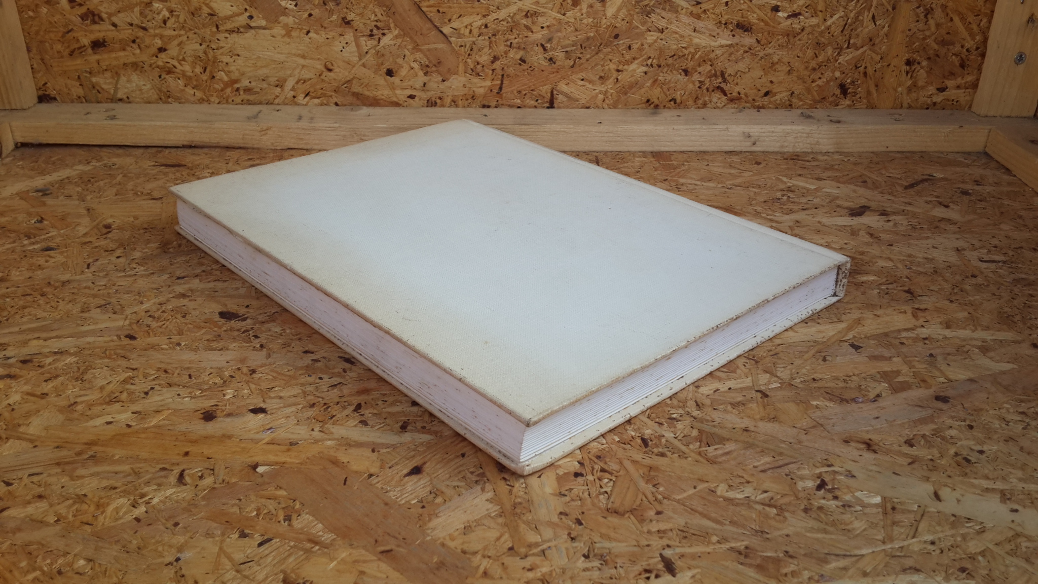 หนังสือแนวพระราชดำริทางการเมืองในพระบาทสมเด็จพระมงกุฎเกล้าเจ้าอยู่หัว : อนุสรณ์งานพระราชทานเพลิงศพ พระนางเจ้าสุวัทนา พระวรราชเทวีในรัชกาลที่ 6