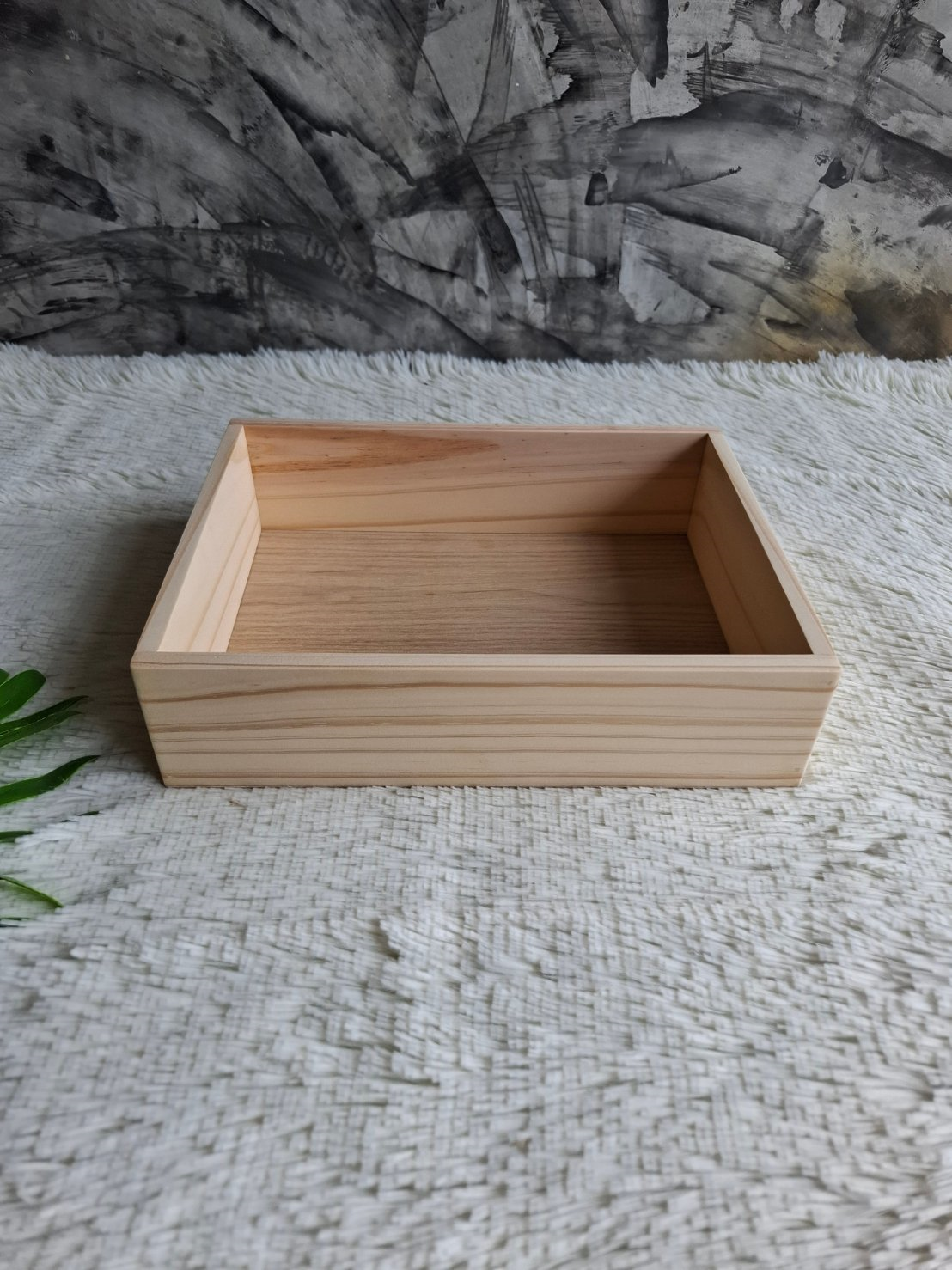 ถาดไม้สน