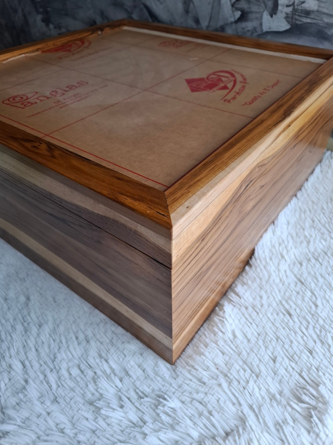 กล่องไม้สักใส่พวงมาลัยรถยนต์