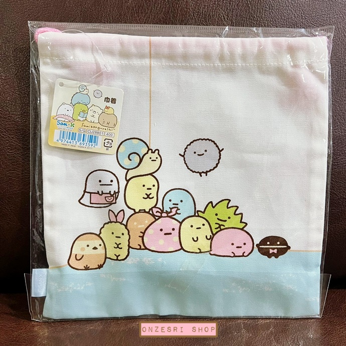 กระเป๋ารูดเชือกลาย Sumikko Gurashi Everyday สีขาวฟ้า ขนาด 20 x 20 ซม.