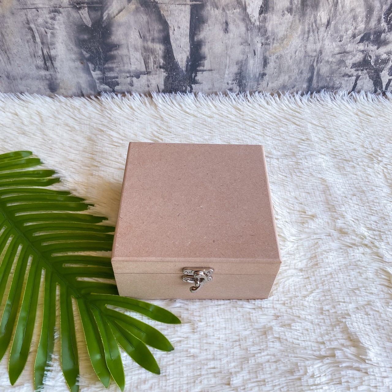 กล่องไม้ MDF ฝาล๊อค ตัวล๊อคไกปืน