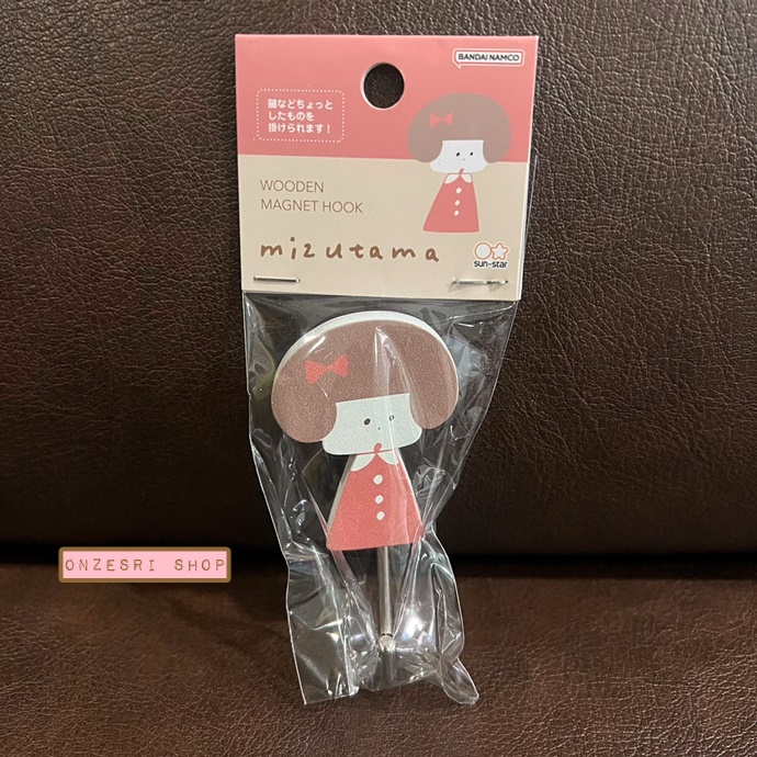 ตะขอแม่เหล็ก mizutama Wooden Magnet Hook แบบ Girl ใช้แขวนของได้ ทำจากไม้ ด้านหลังเป็นแม่เหล็ก ขนาด 3.8 x 5 x 2.5 ซม.