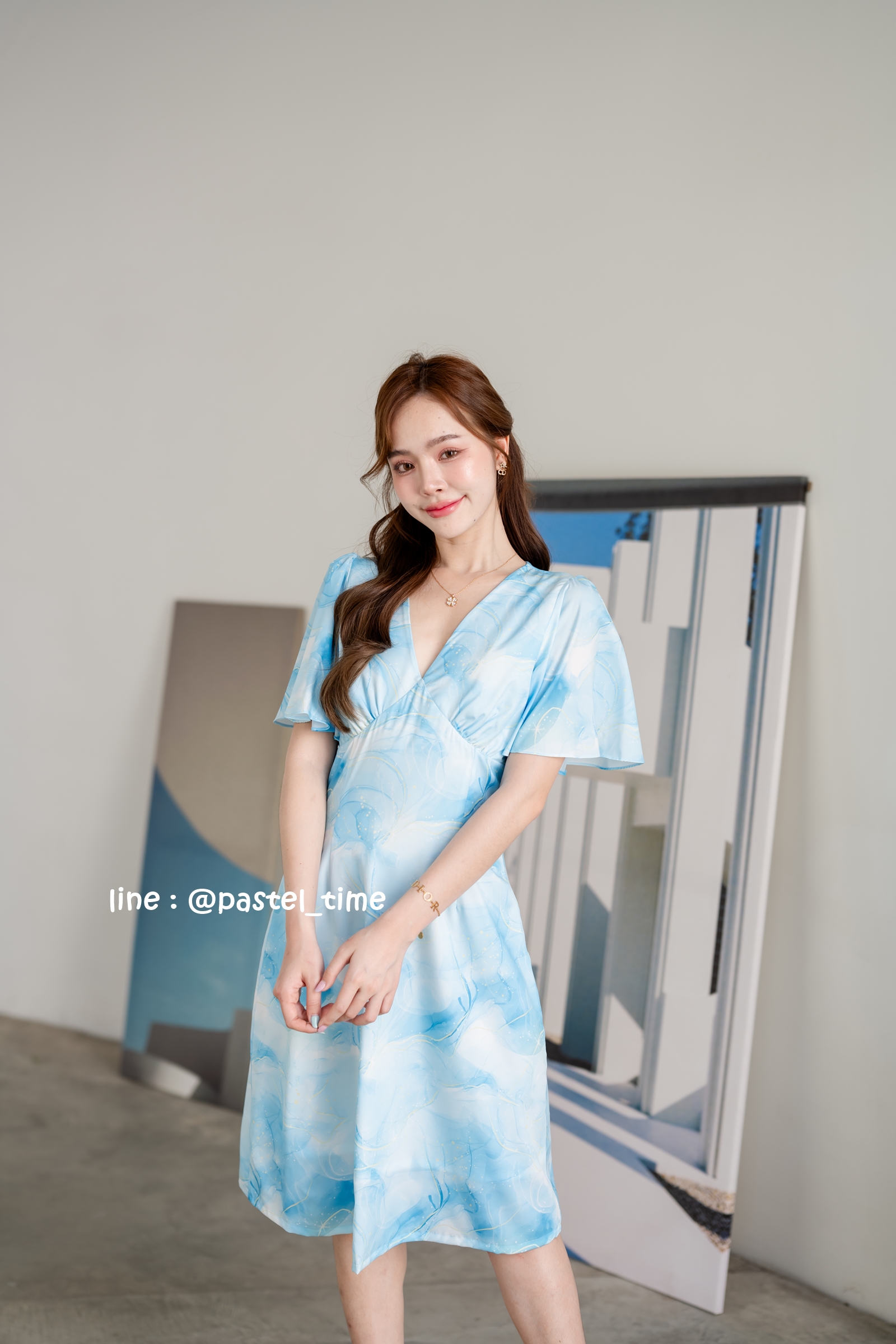 Sassy Marble Midi Dress : Vivid Blue โทนฟ้าสดใส