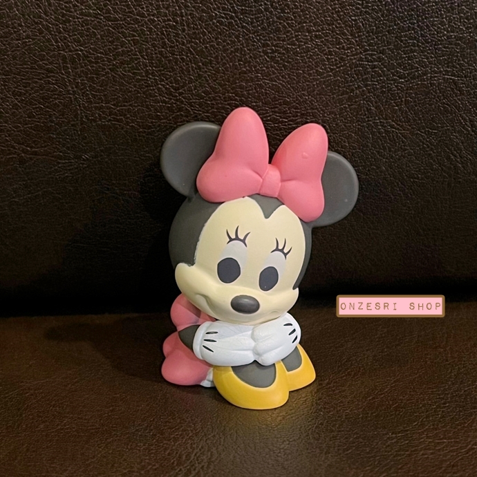 โมเดล Disney Characters A little sitting Soft Vinyl Figure ขนาดสูง 6 ซม. กว้าง 3 ซม. ตัวใหญ่ น่ารัก ตั้งได้ มี 4 แบบให้เลือก (สีจริงจะไม่ขาวเท่ารูปในเว็บนะคะ อย่างแมวมารีจะออกแนวสีครีม ๆ หน่อย)