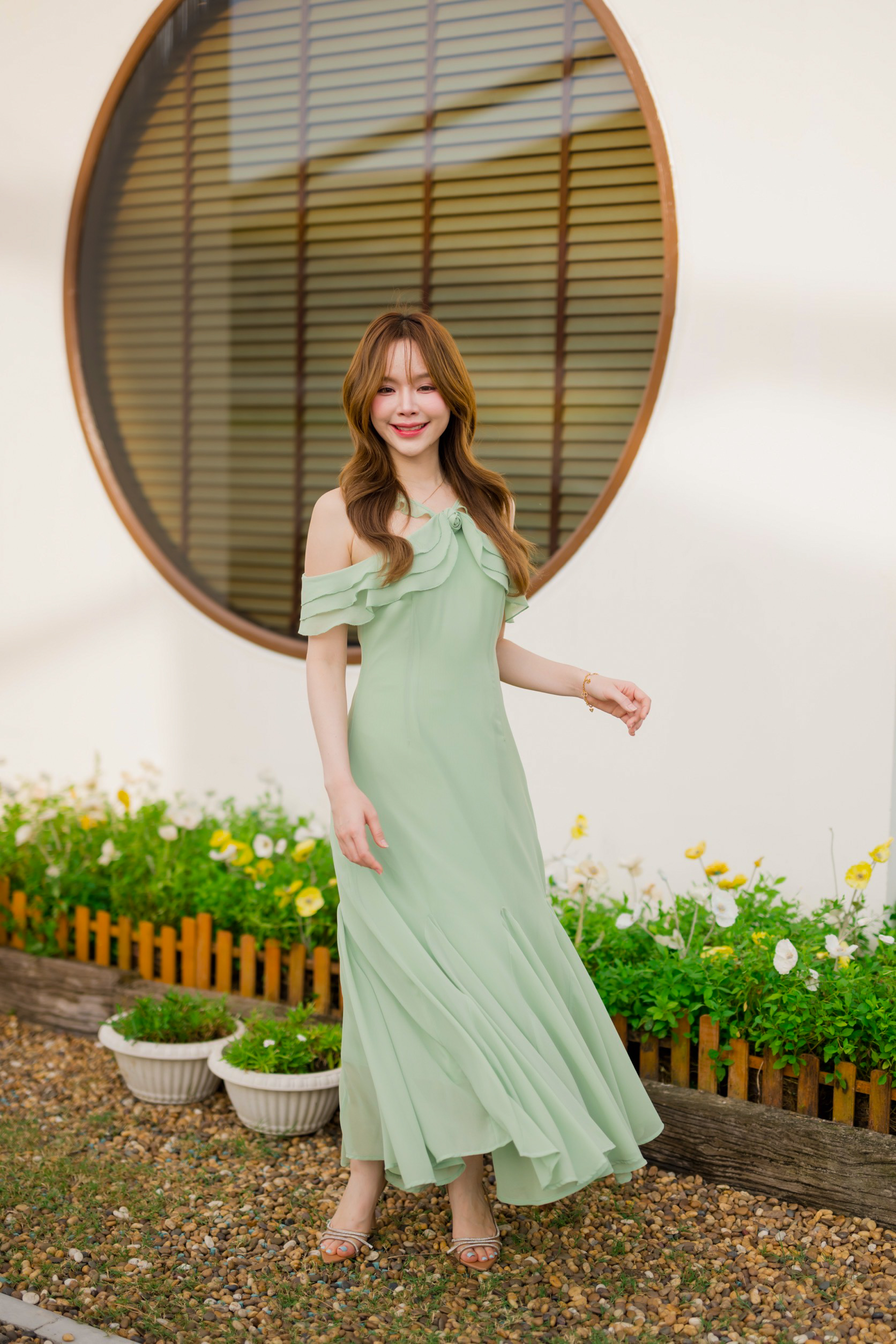 Fay Off-Shoulder Maxi Dress – Pastel Green สีเขียว