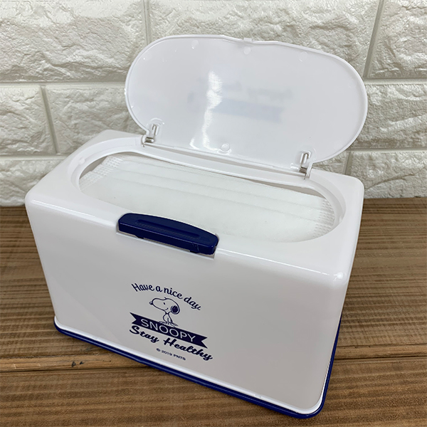กล่องเก็บหน้ากากอนามัย ลาย Snoopy สีขาว ขนาด 21.8 x 13 x 11.8 ซม. ใส่หน้ากากแบบแนวนอนได้ 60 แผ่น (กล่องเปล่านะคะ ไม่มีหน้ากากให้ค่ะ)