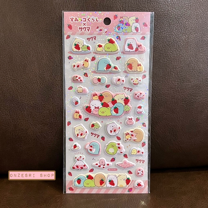 สติกเกอร์แบบนูน Sumikko Gurashi x Sakuma Strawberry Milk Candy Sticker ขนาด 20 x 9.5 ซม. มี 2 แบบให้เลือก