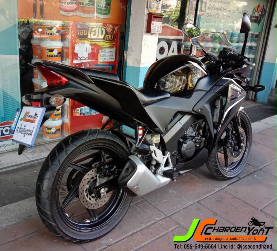 1ใน100 HONDA CBR150R จดทะเบียนปี57 รถบ้านมือเดียวขนานแท้ สภาพเดิมจัดทั้งคัน ใช้งานน้อยมาก หมื่นกว่าโลเท่านั้น เครื่องเดิมไม่แกะห้องเครื่องใสปิ้ง ขี่ดีศูนย์ตรง ชุดสีแท้ติดรถไม่มีตำหนิเลยจ้า