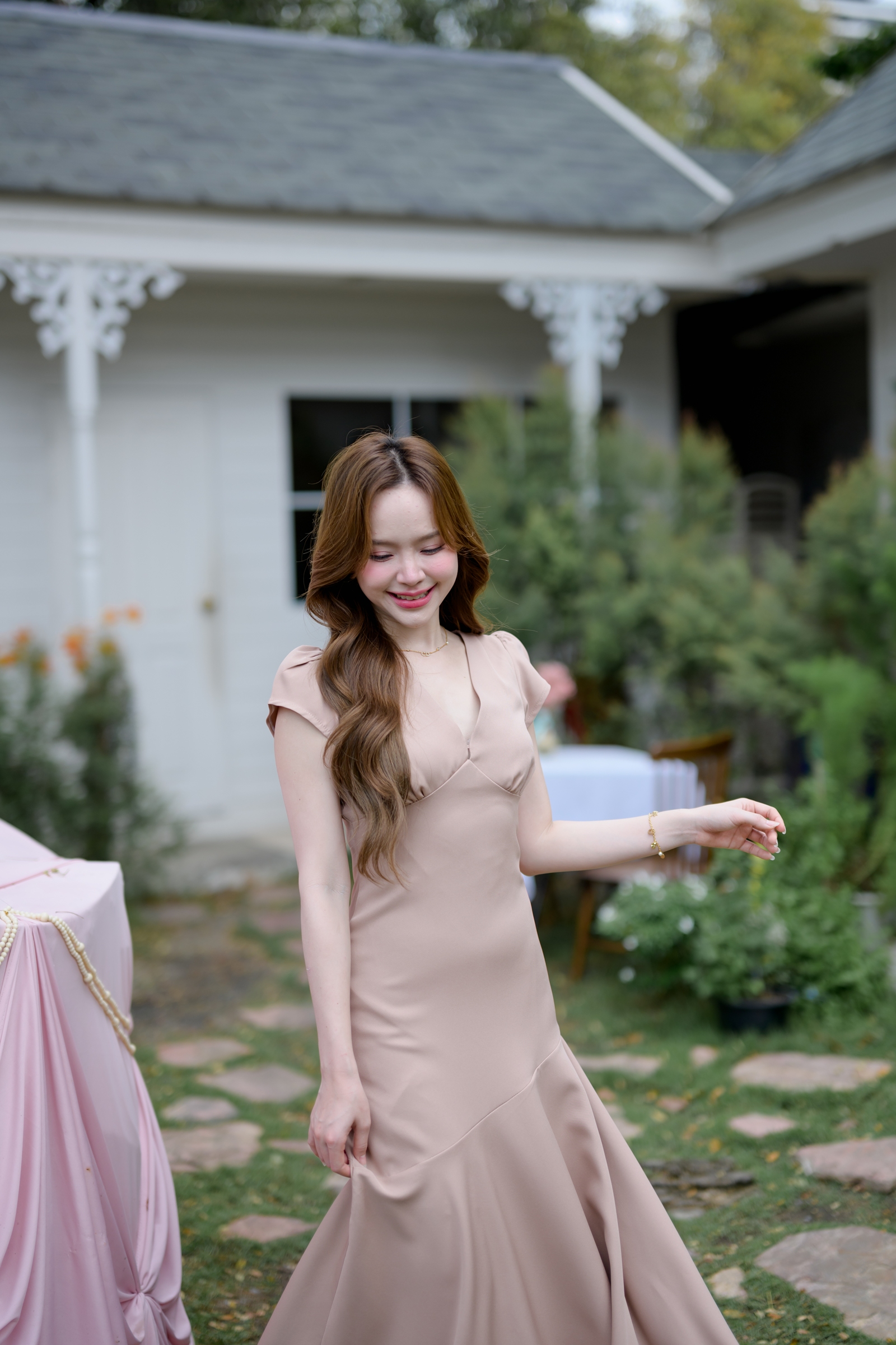 Petal Sway Maxi Dress : สีโอวัลติน