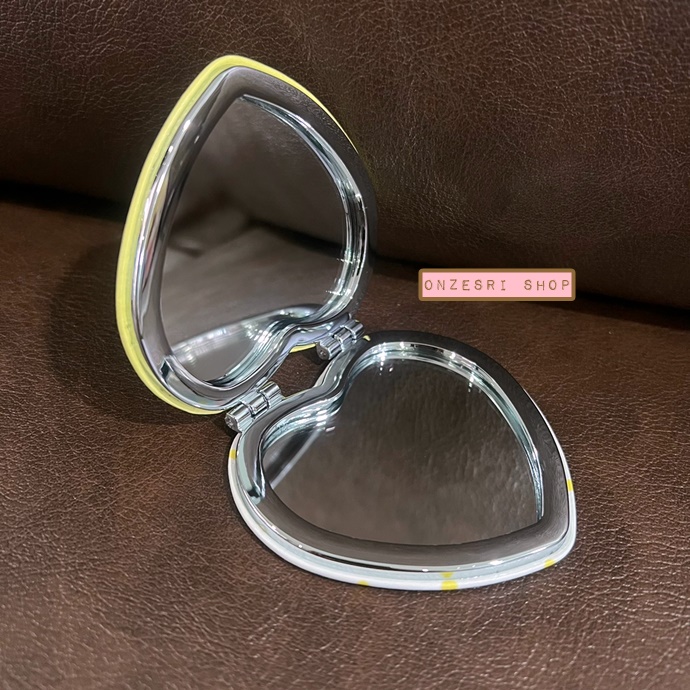 กระจกพกพา Rilakkuma 20th Anniversary Compact Mirror ขนาด 7 x 7.5 x 1 ซม. เป็นกระจกธรรมดา กับกระจกขยาย ในแต่ละด้าน