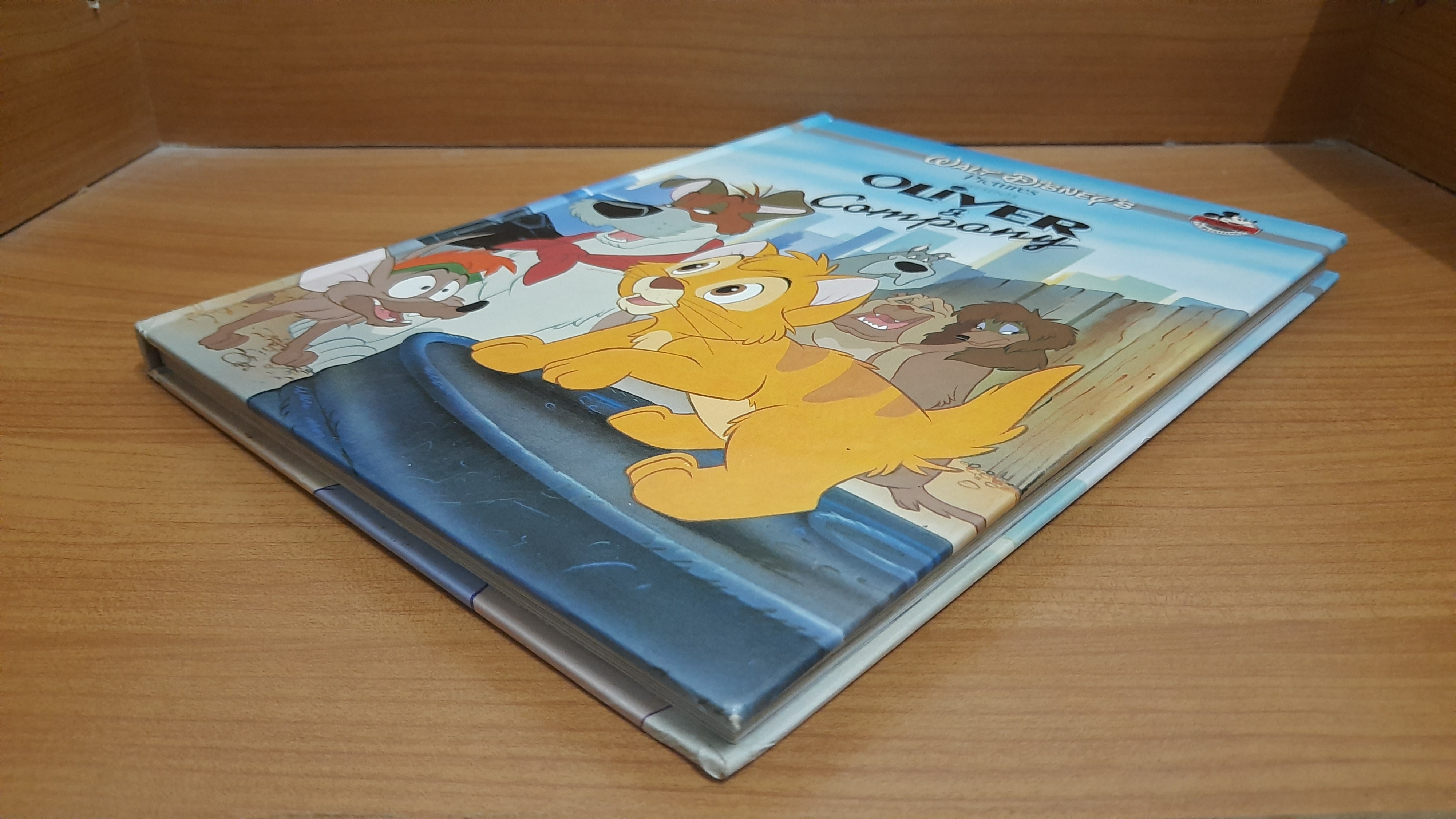 WALT DISNEY : OLIVER & COMPANY