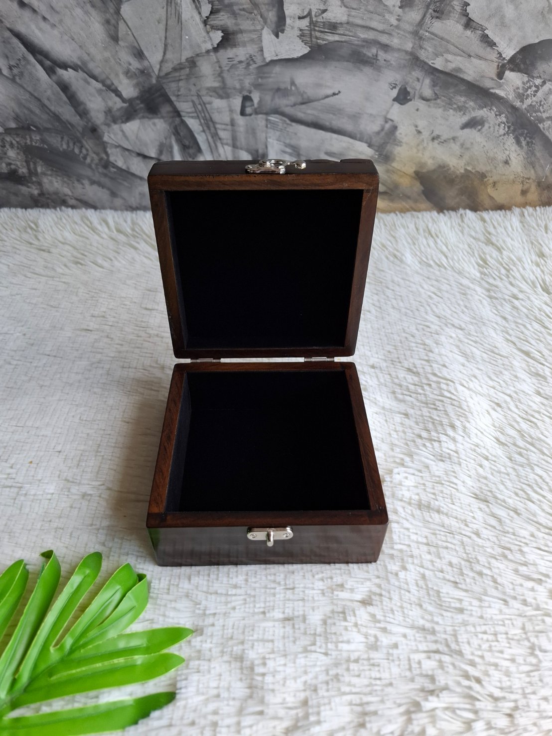 กล่องไม้แกะสลัก