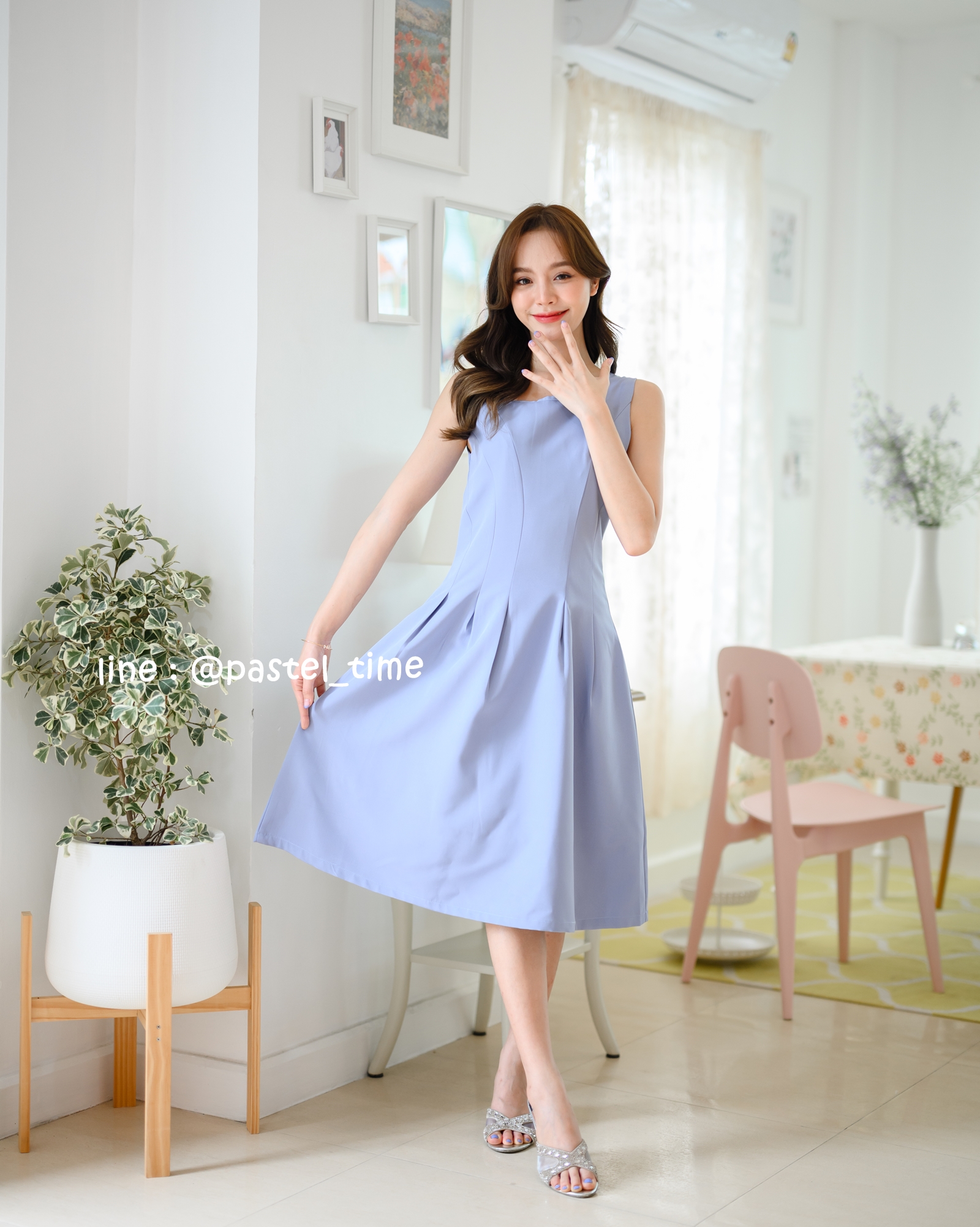 Rochelle Midi Dress - สีฟ้าคราม **มีแต่ S**