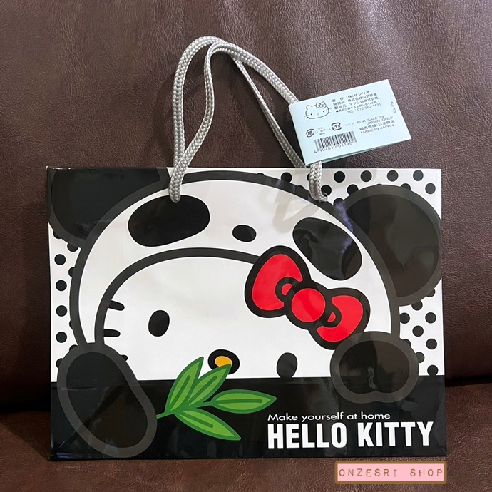 ถุงกระดาษ Hello Kitty Japan Limited ลาย Panda ขนาด 27 x 20 x 10 ซม. กระดาษสวยอาบมัน หูหิ้วเป็นเชือก หน้า-หลังลายเดียวกัน
