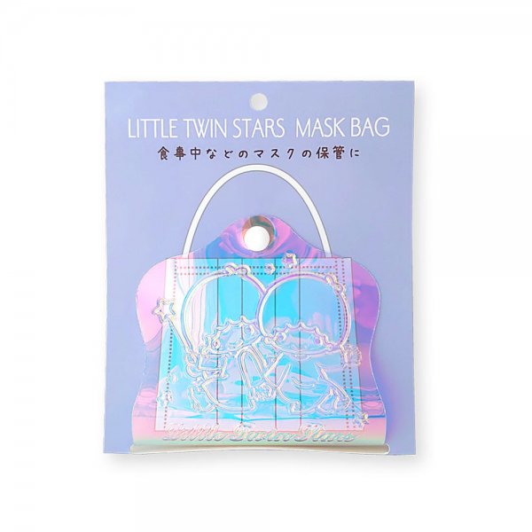 Sanrio Mask Bag แบบ Little Twin Stars เป็นที่เก็บหน้ากากอนามัยแบบพับได้ ทำจาก TPU เป็นโฮโลแกรมวิ้ง ๆ มีกระดุมติด เวลาเก็บแล้วเอาสายหน้ากากมาทำเป็นหูกระเป๋า ขนาด 12 x 12 x 1.5 ซม.