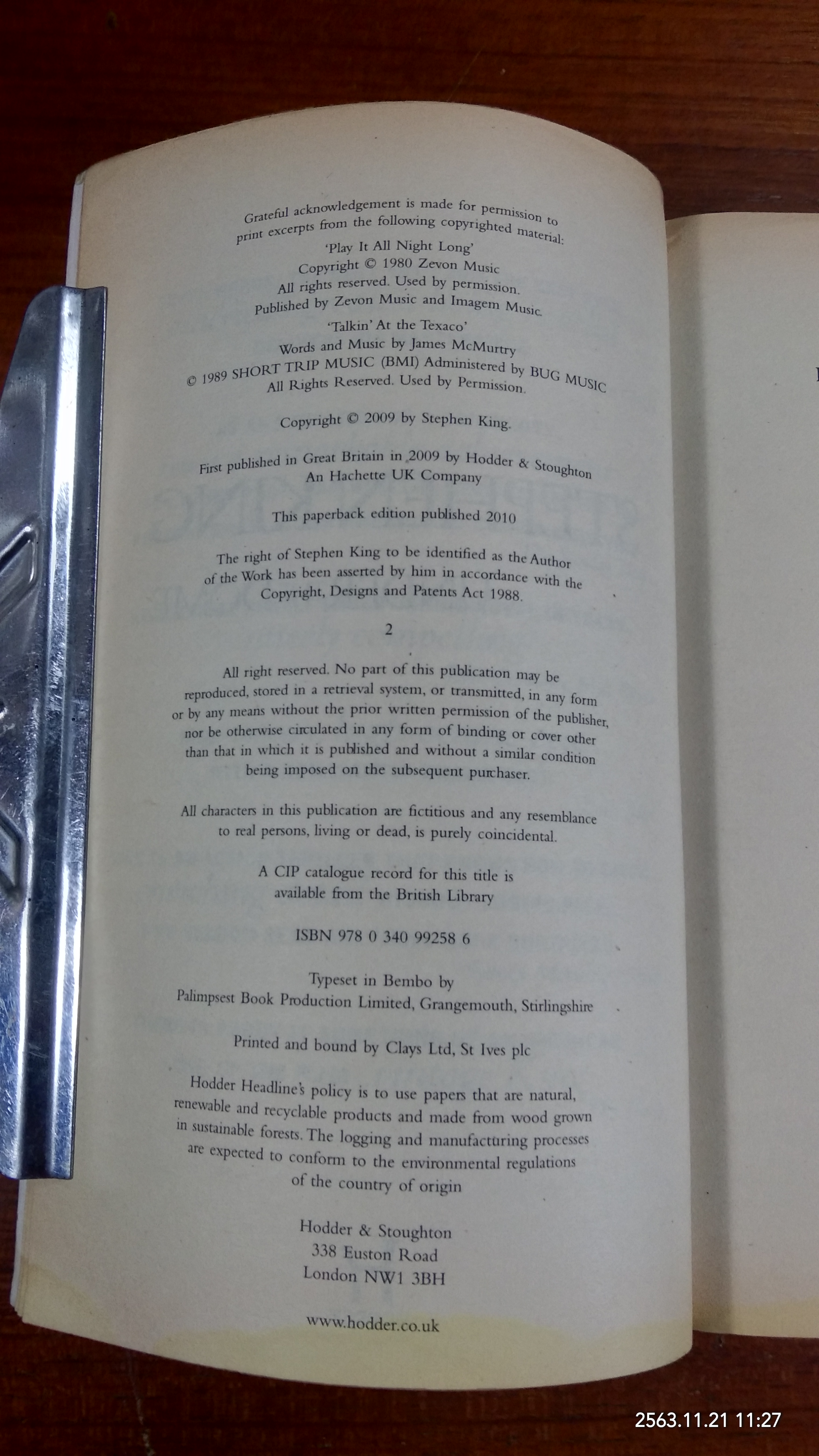 UNDER THE DOME / STEPHEN KING