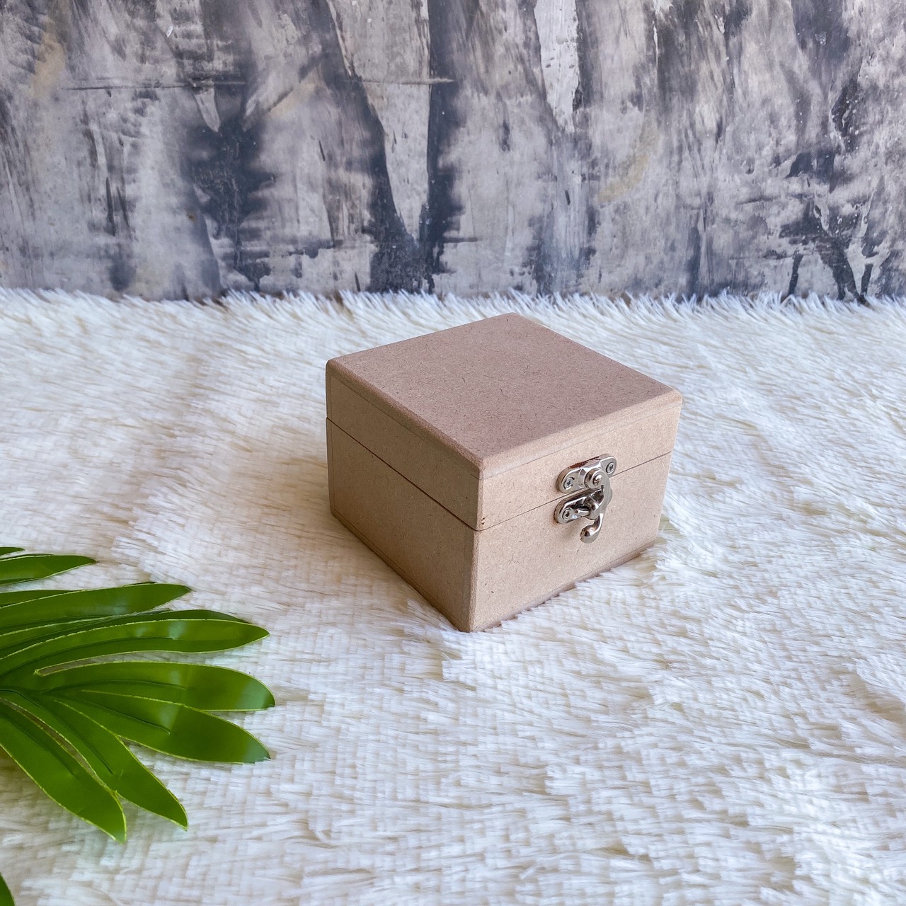 กล่องไม้ MDF ฝาล๊อค ตัวล๊อคไกปืน