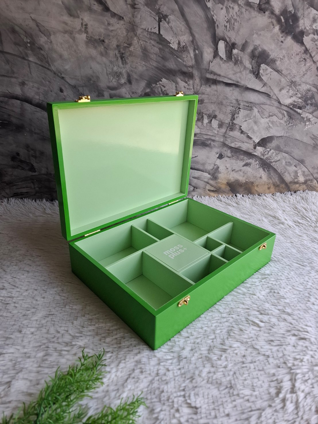 กล่องไม้แบบฝาล็อคสีเขียว