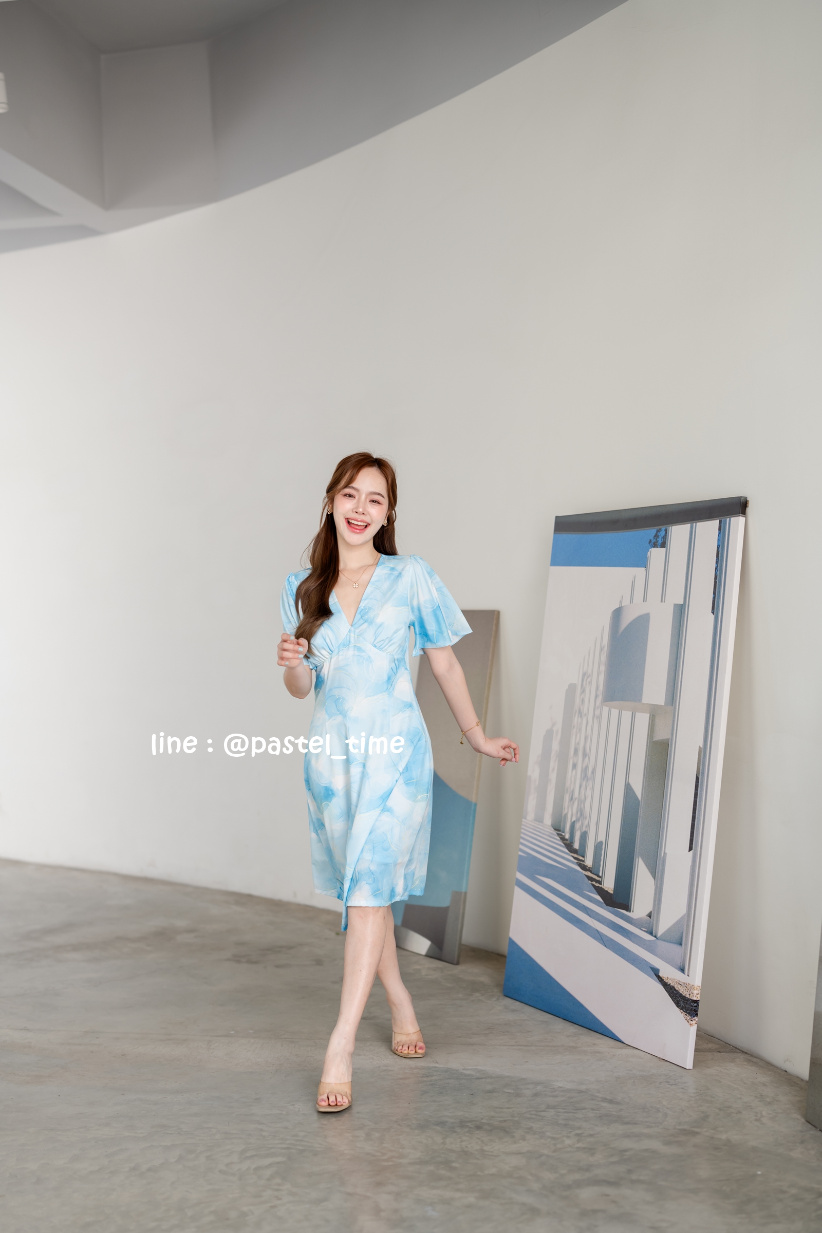 Sassy Marble Midi Dress : Vivid Blue โทนฟ้าสดใส