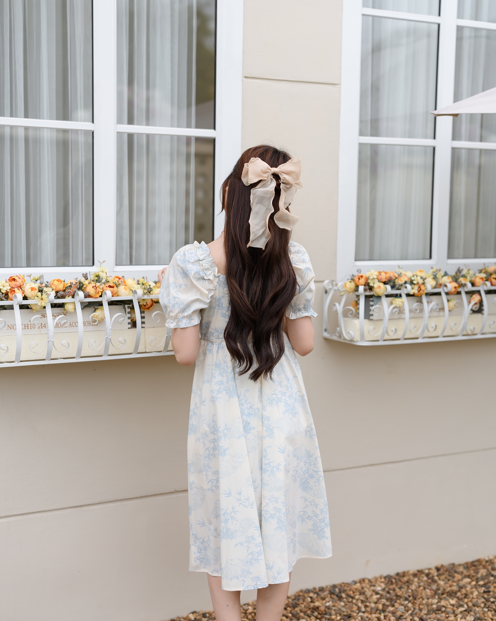 Ellie Leaves Dress เดรสกระดุมจีนลายใบไม้สีฟ้าบนพื้นสีครีม