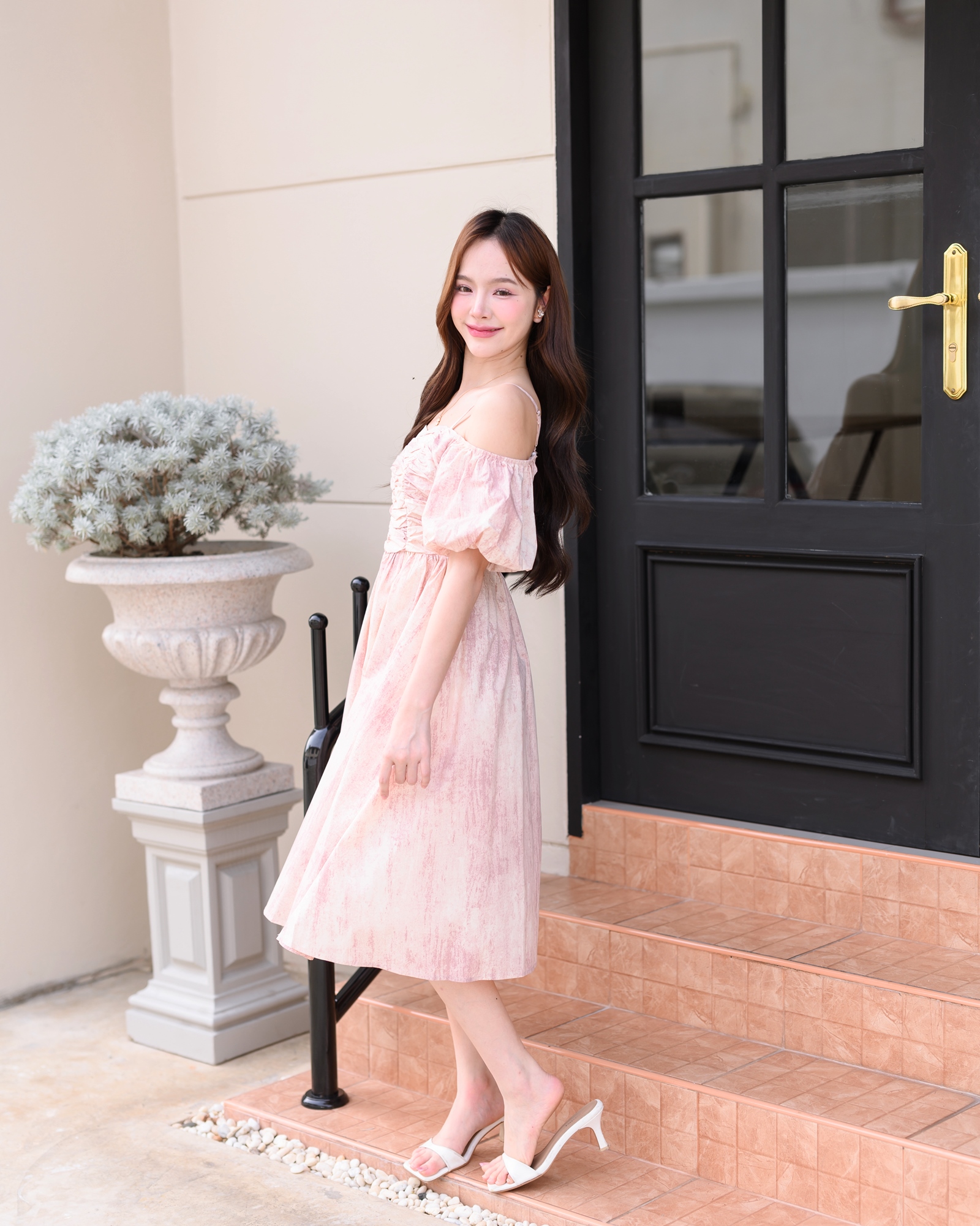 Pastel Puff Sleeve Dress เดรสเปิดไหล่แขนพอง : สีชมพู