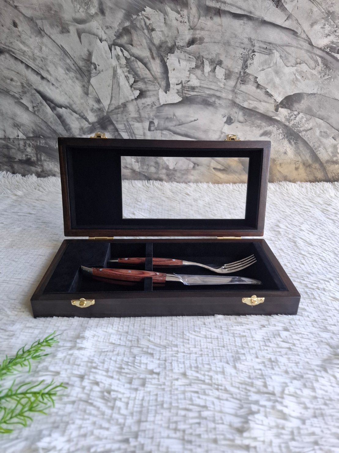 กล่องไม้ใส่มีด,ช้อม