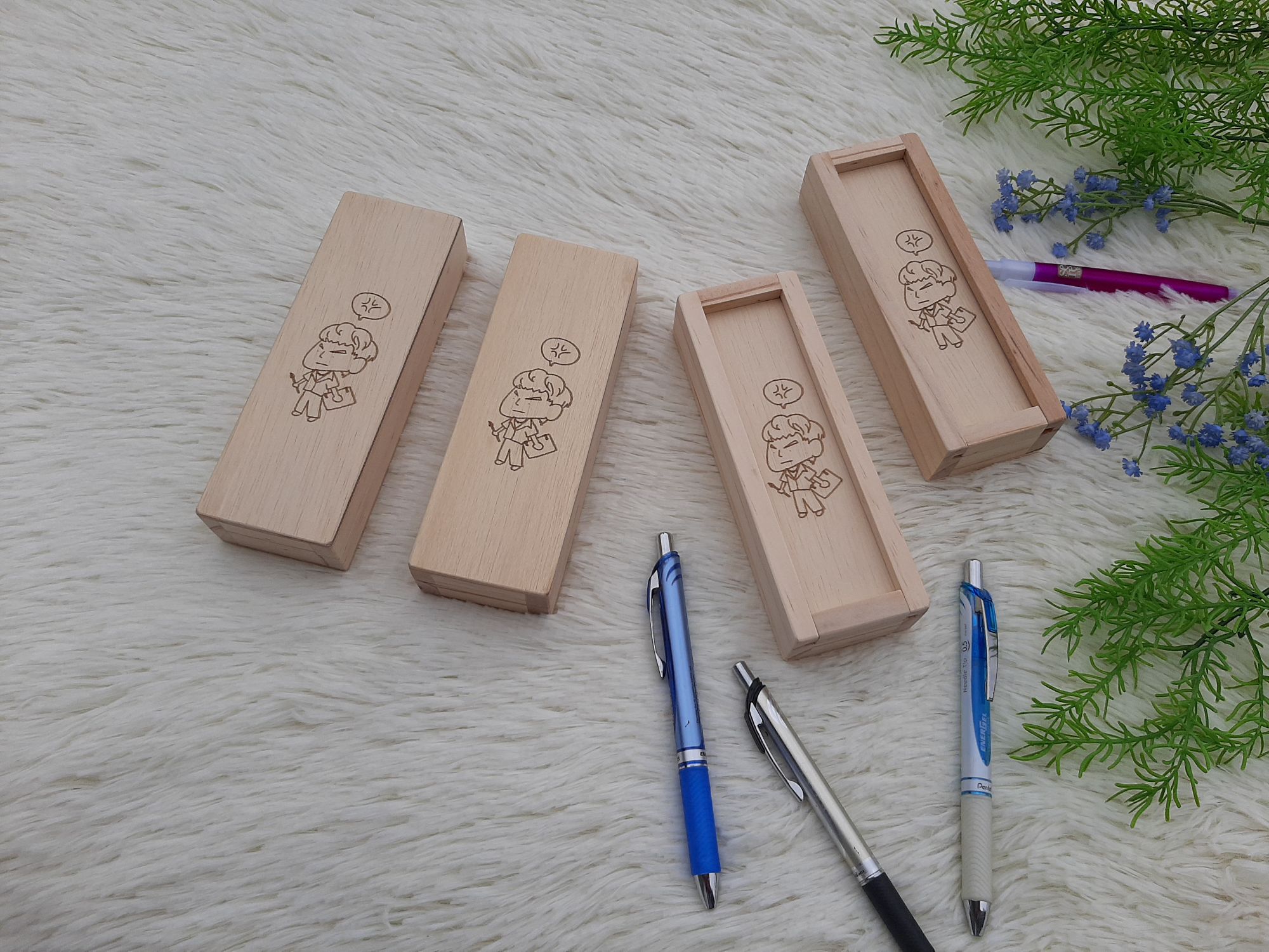 กล่องไม้ใส่ปากกา