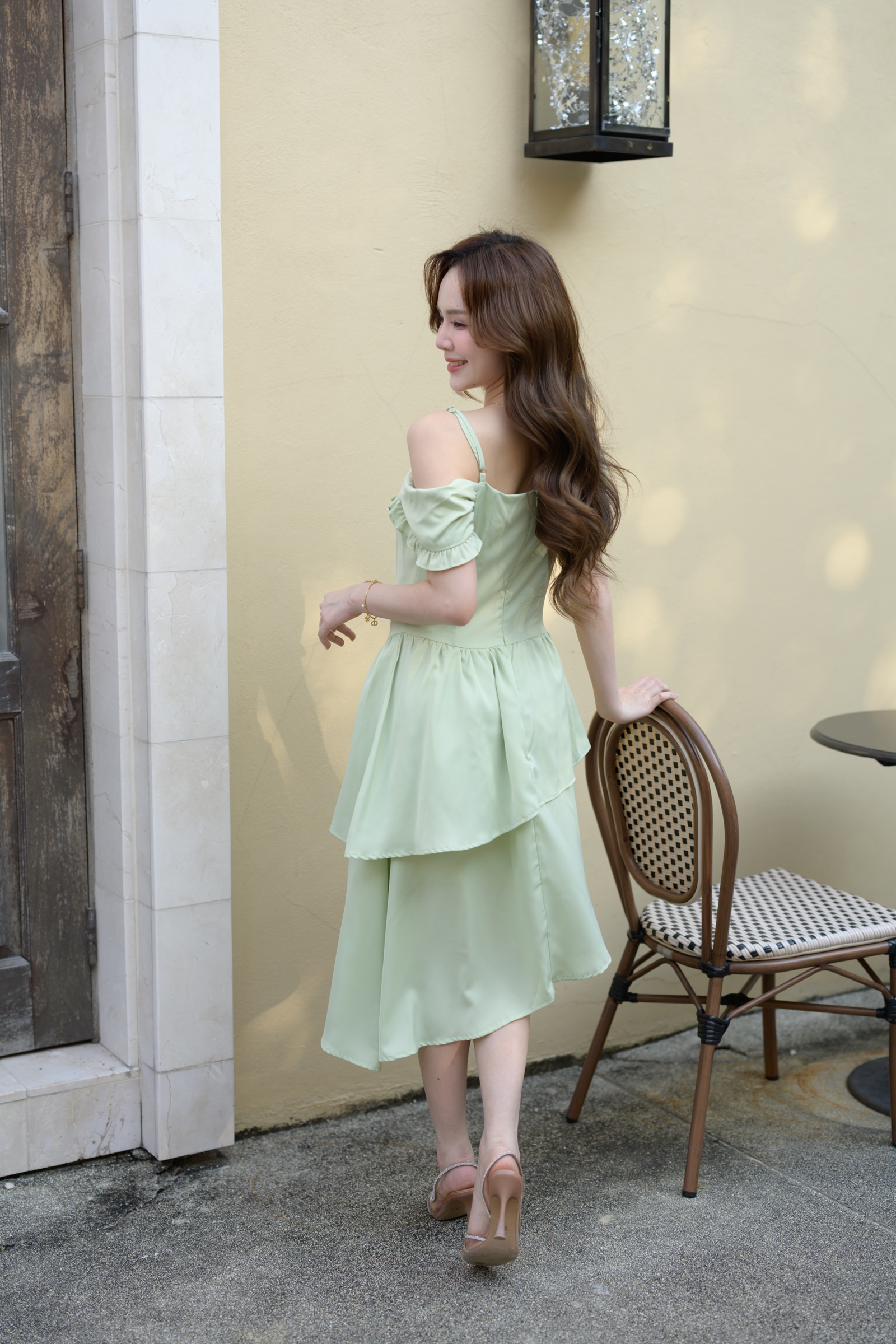 Fleur Classic Asymmetric Midi Dress : สีเขียว [Made by Pastel Time]