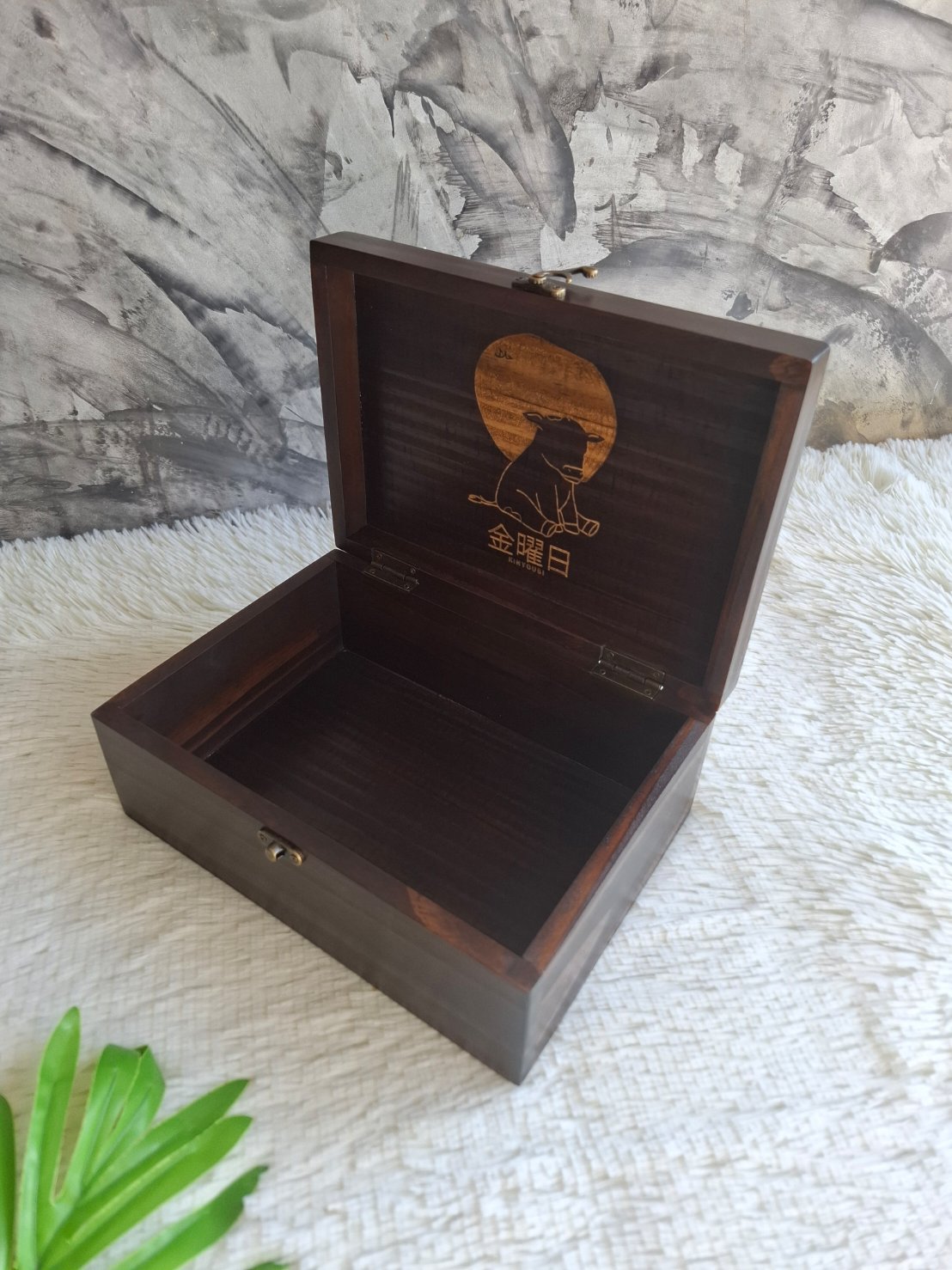 กล่องไม้สนฝาล็อค