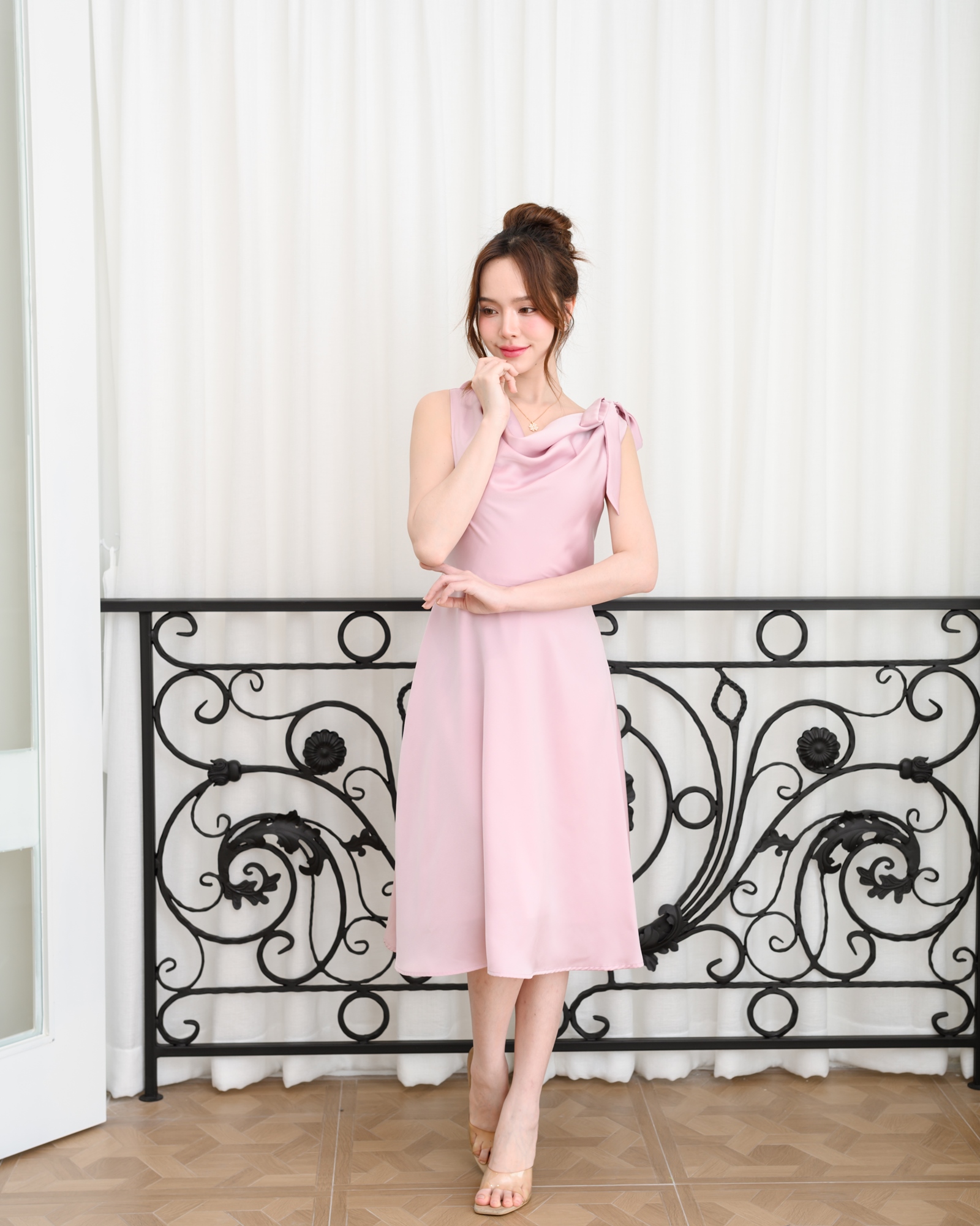 Amour Dress : สีชมพู (โบว์ผูกได้หลายแบบ)