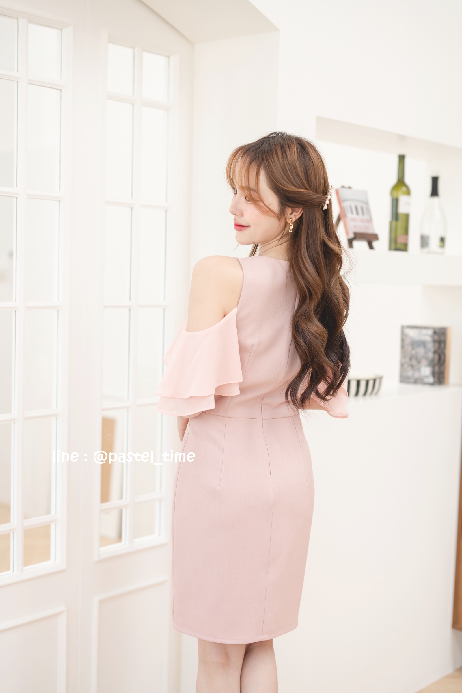 Vela off-shoulder dress : สีชมพู