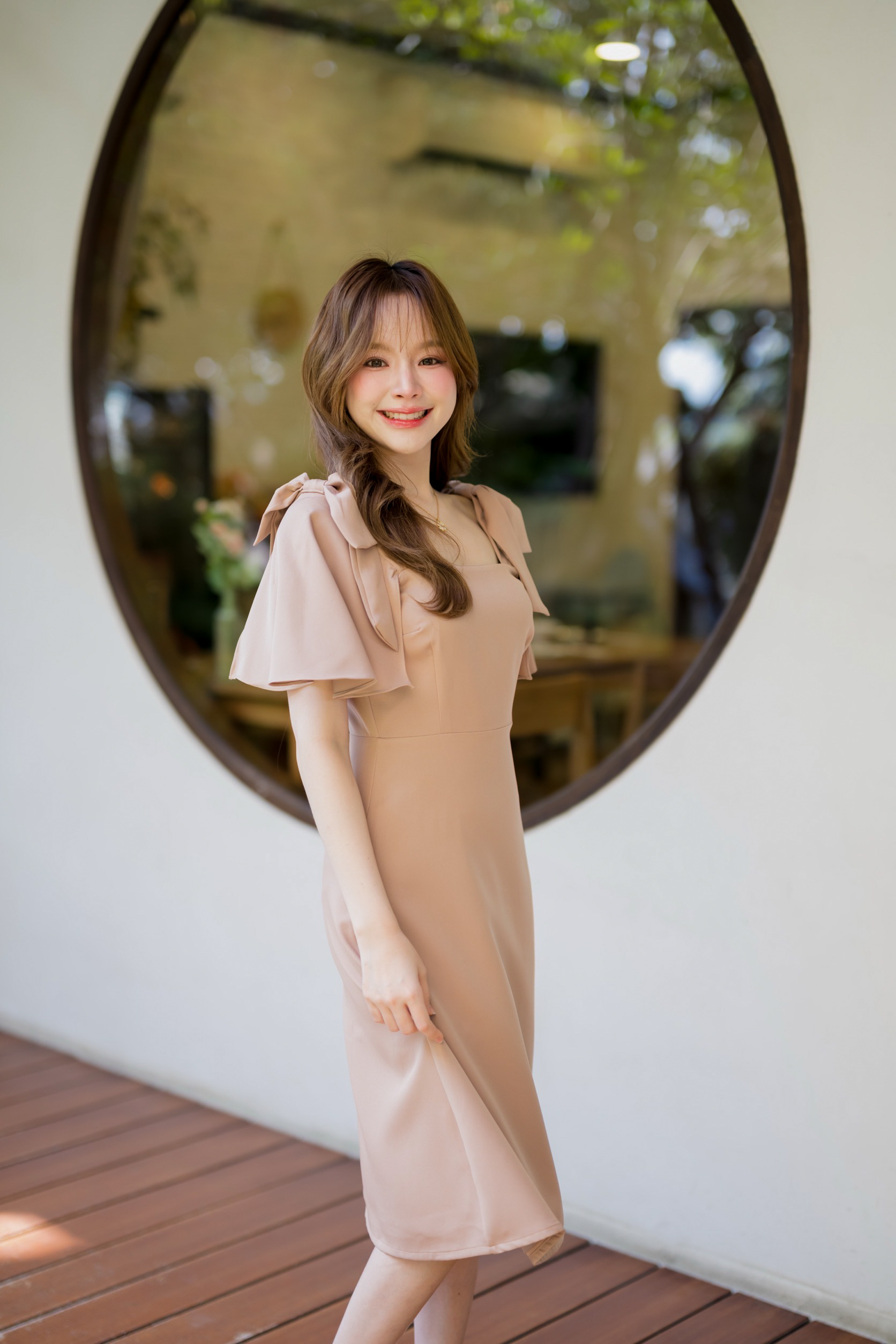 Bellette Bow Shoulder Dress : สีโอวัลติน