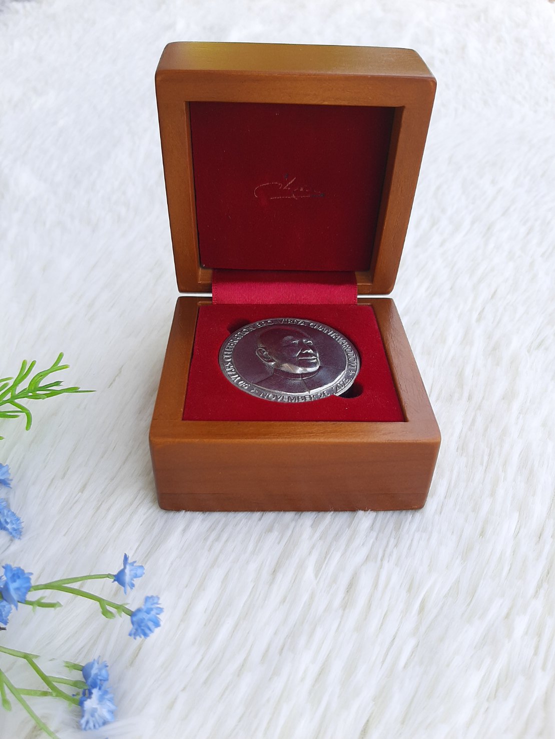 กล่องไม้ใส่เหรียญ