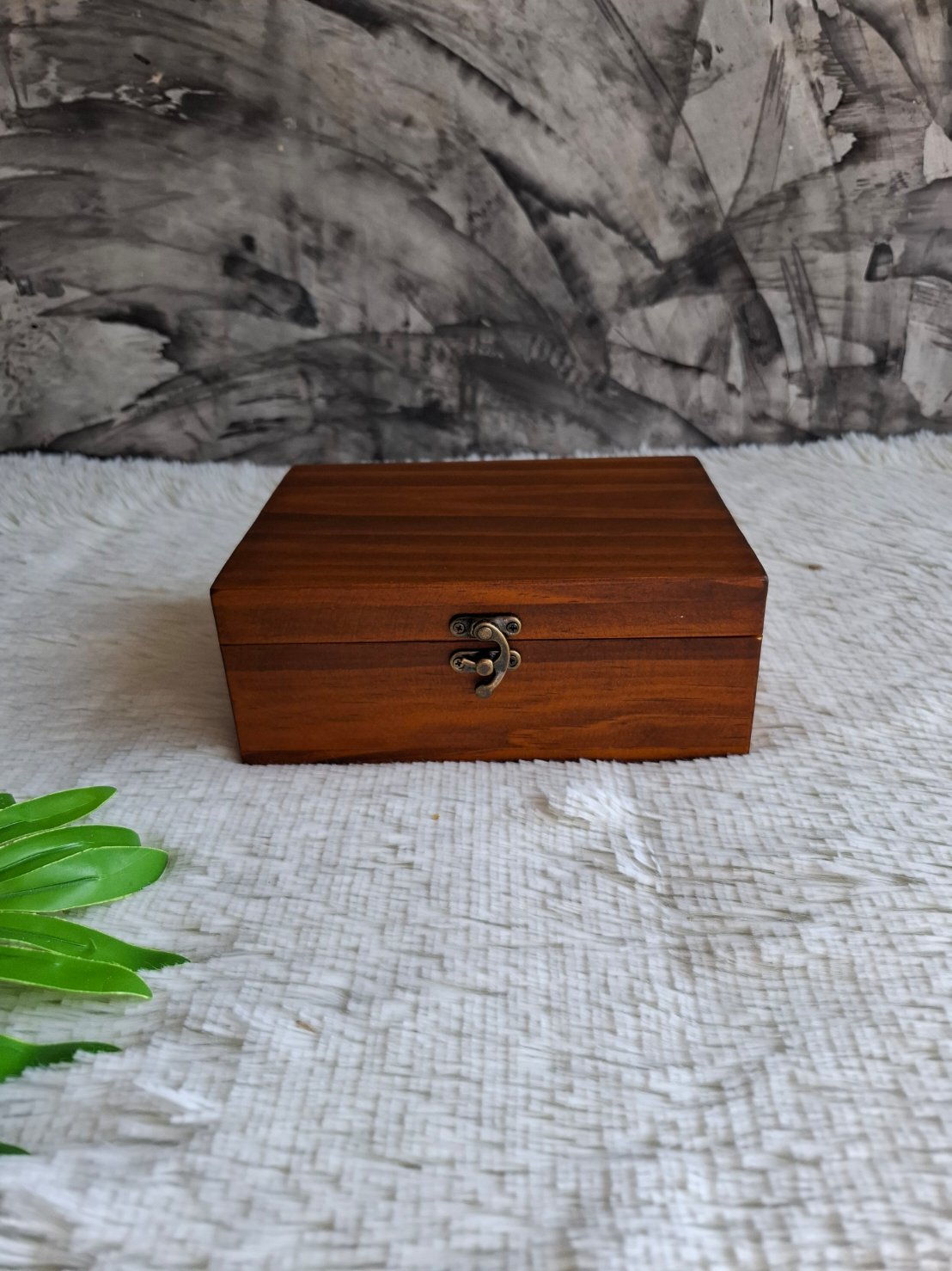 กล่องไม้ฝาล็อค สีสัก