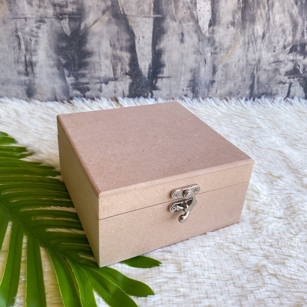 กล่องไม้ MDF ฝาล๊อค ตัวล๊อคไกปืน