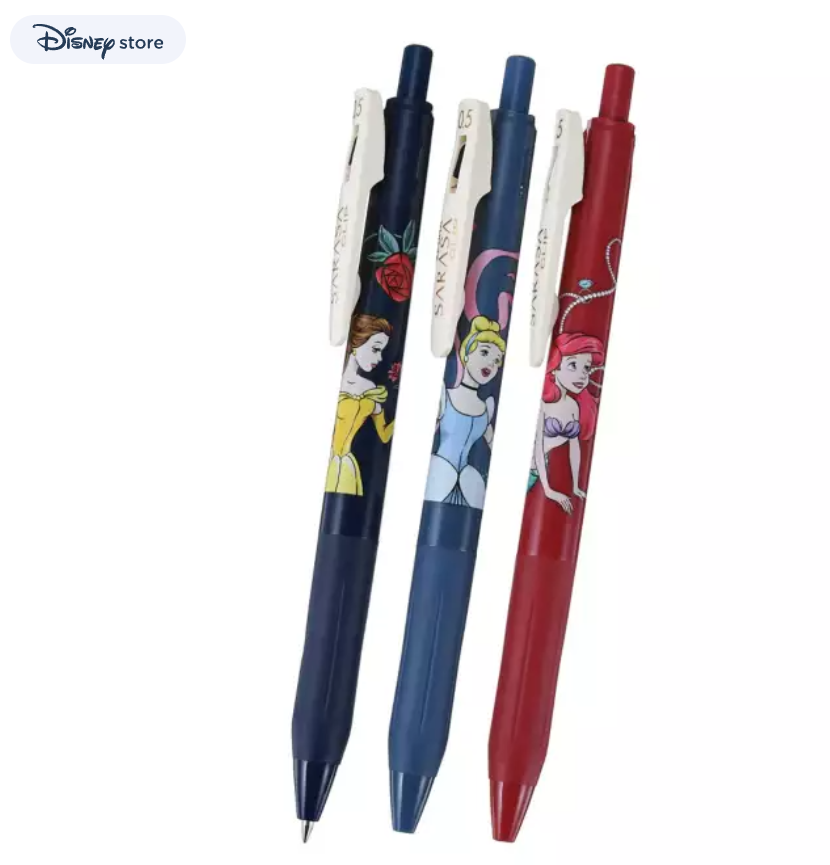 เซ็ตปากกา Zebra Sarasa Clip Disney Store Japan Exclusive ลาย Disney Princesses แบบรวม 3 แท่ง หัว 0.5 หมึกสี Blue Black, Blue Gray, Cassis Black