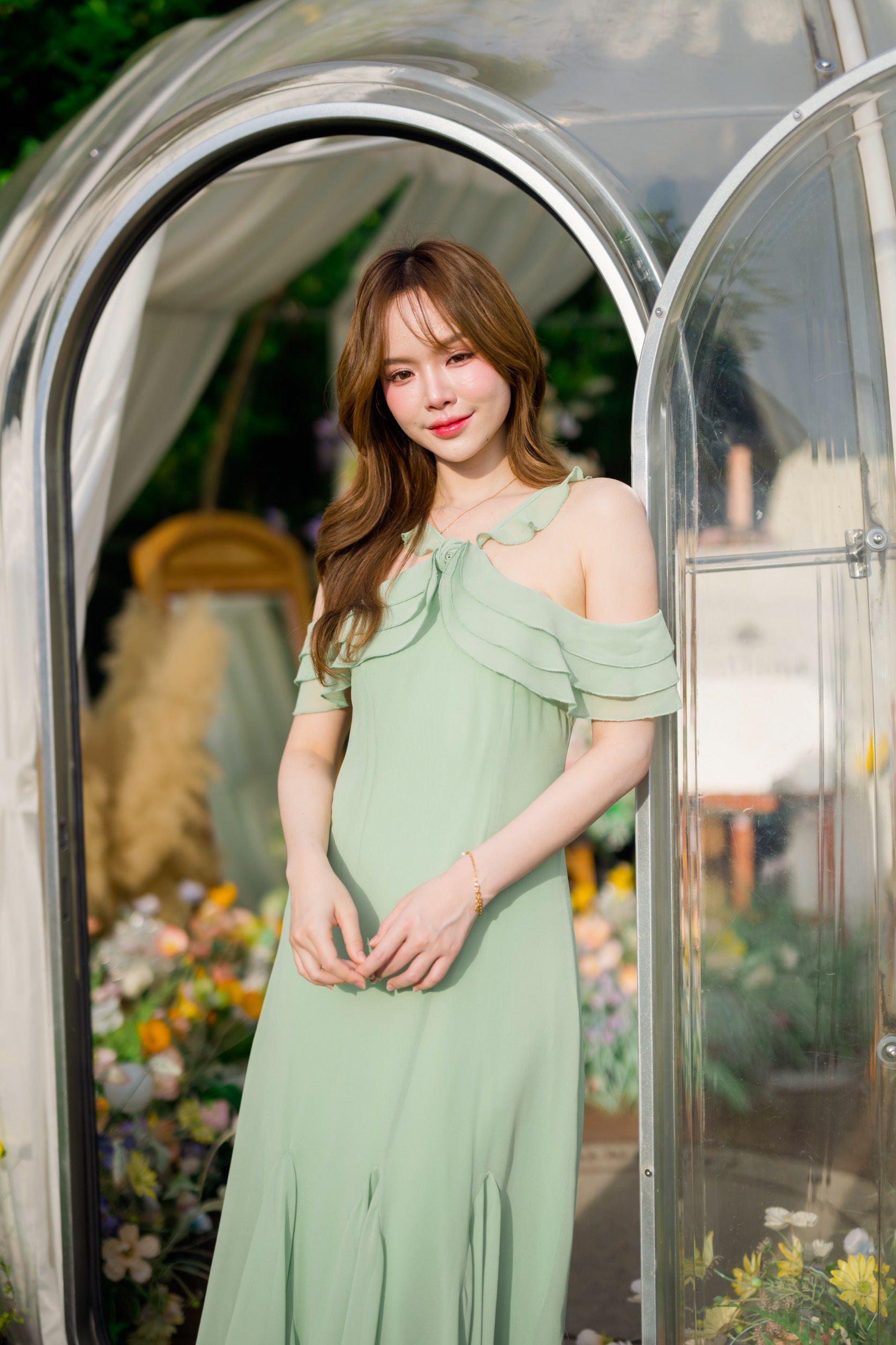 Fay Off-Shoulder Maxi Dress – Pastel Green สีเขียว