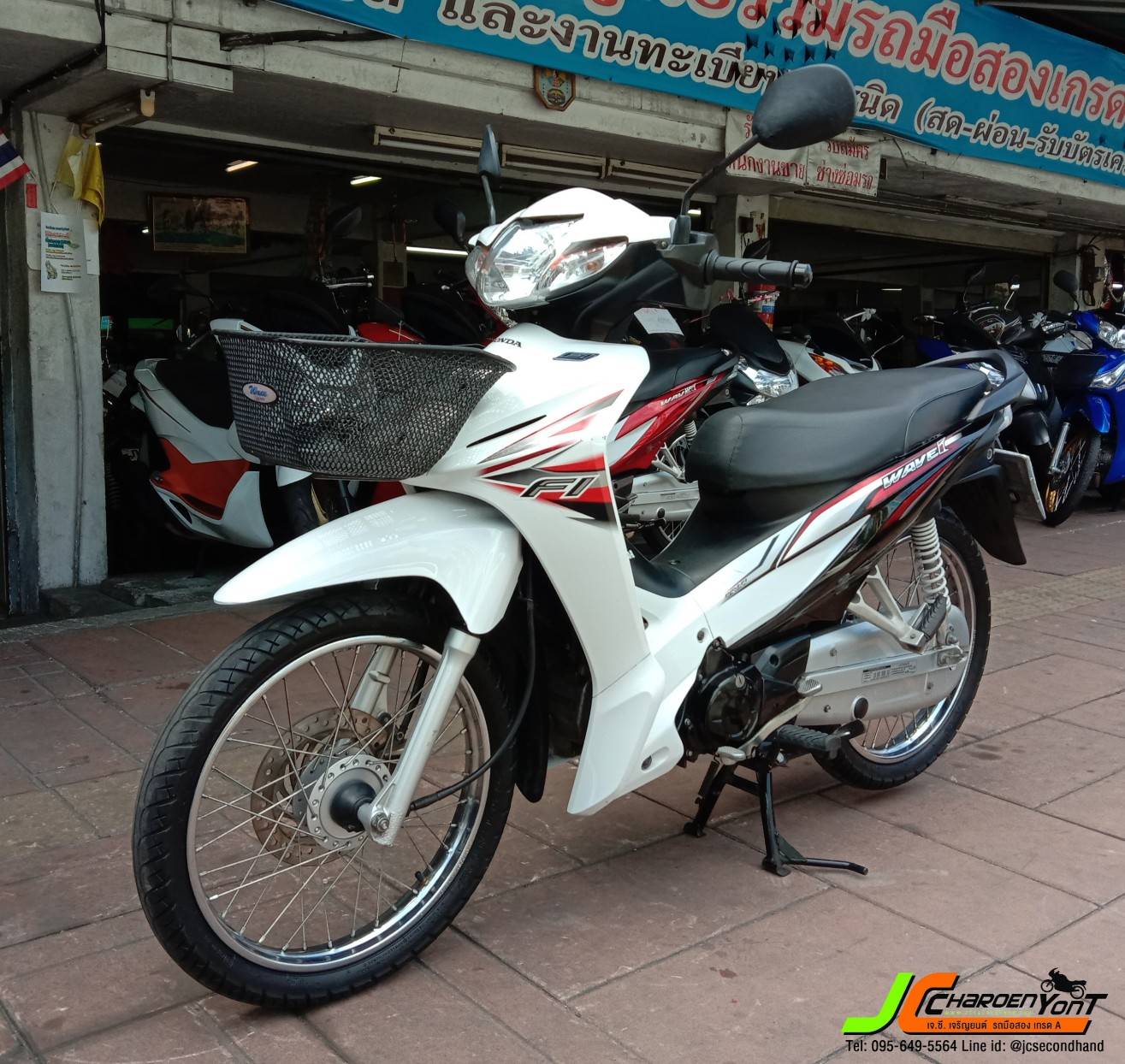 โปรงแรง ดาวน์ 3900 เท่านั้น(!) "รถบ้านแท้มือเดียวต่อคิวกันมาเลย" HONDA WAVE 110I~ท่อตรง~ จดทะเบียนปลายปี59 สภาพเดิมจัดทั้งคัน เครื่องดีเดิมๆแห้งๆ ขี่ดีศูนย์ตรง วิ่งนิ่มๆเลย ชุดสีสวยเป๊ะทั้งคัน มีร่องรอยเล็กน้อยเท่านั้น ล้อลวดเดิมยางVeebberดอกตึ๊