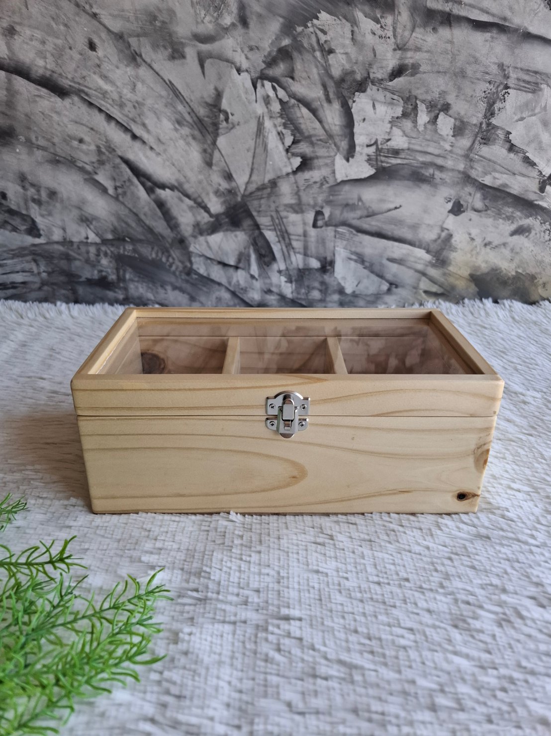 กล่องไม้ฝาล็อคอะครีลิคใส