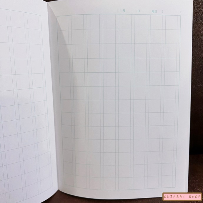 สมุดคัดอักษร Sumikko Gurashi Charamix สีชมพู ขนาด B5 (25.5 x 17.9 ซม.) มี 60 หน้า คัดได้หน้าละ 104 ตัว คัดคันจิ คัดจีน ฯลฯ ได้