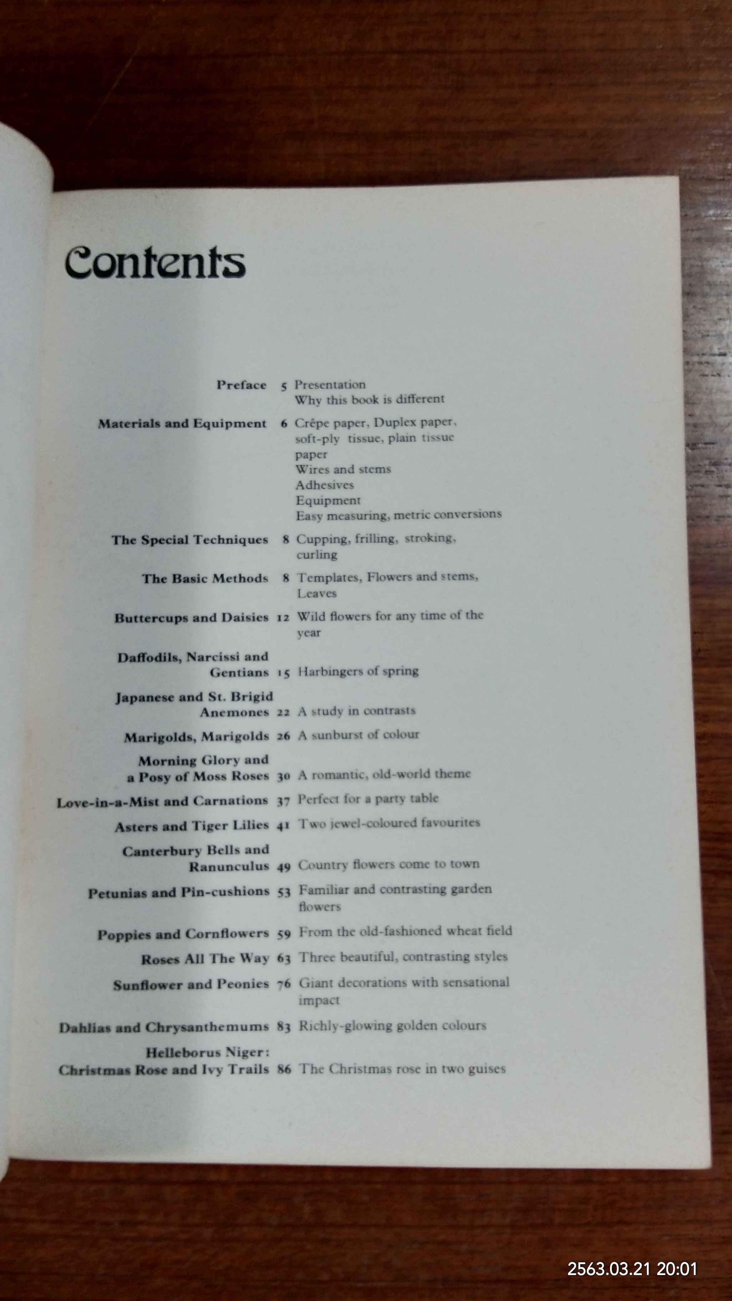 PAPER FLOWERS / Valerie Janitch