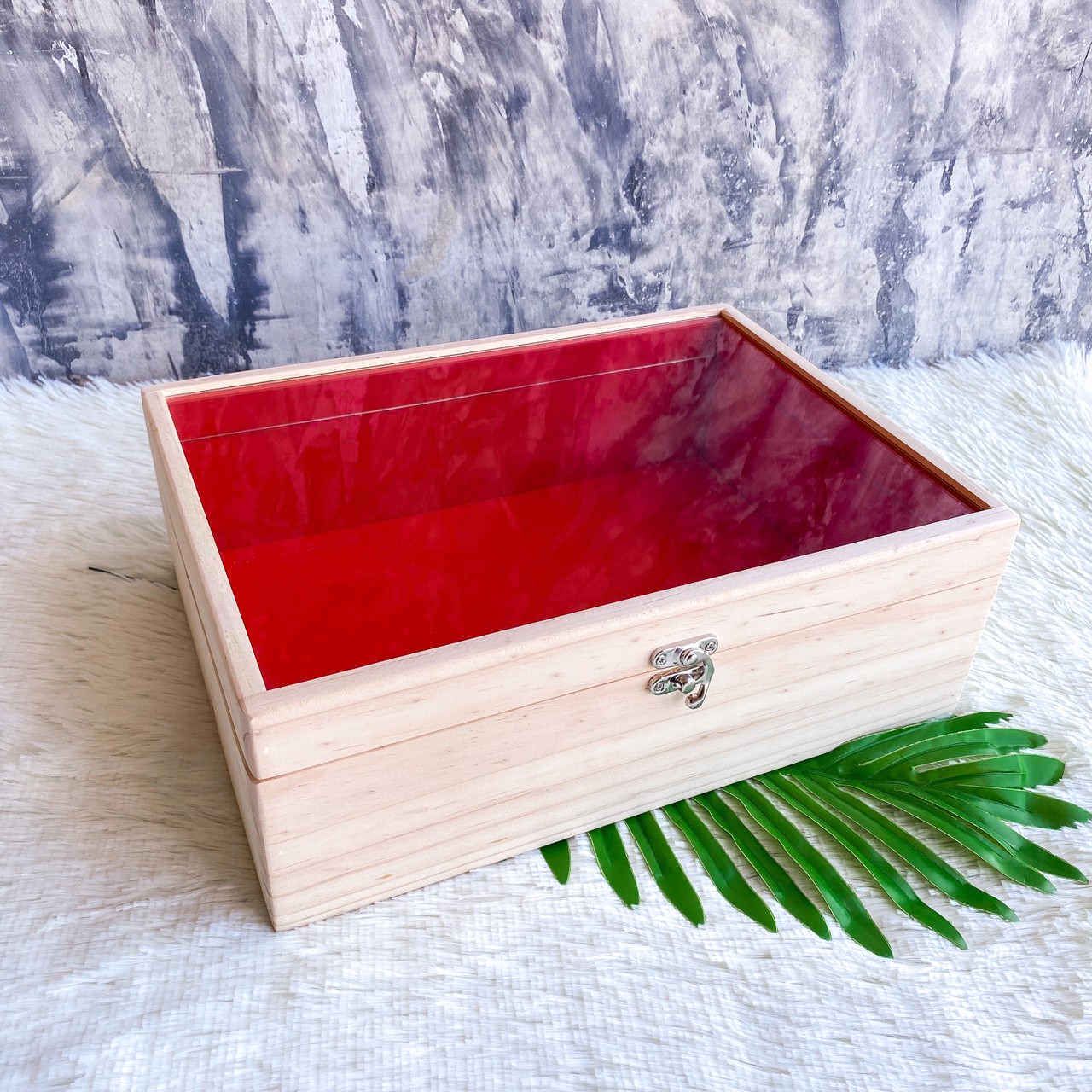 กล่องฝากระจก ฝาล็อค บุผ้ากำมะหยี่