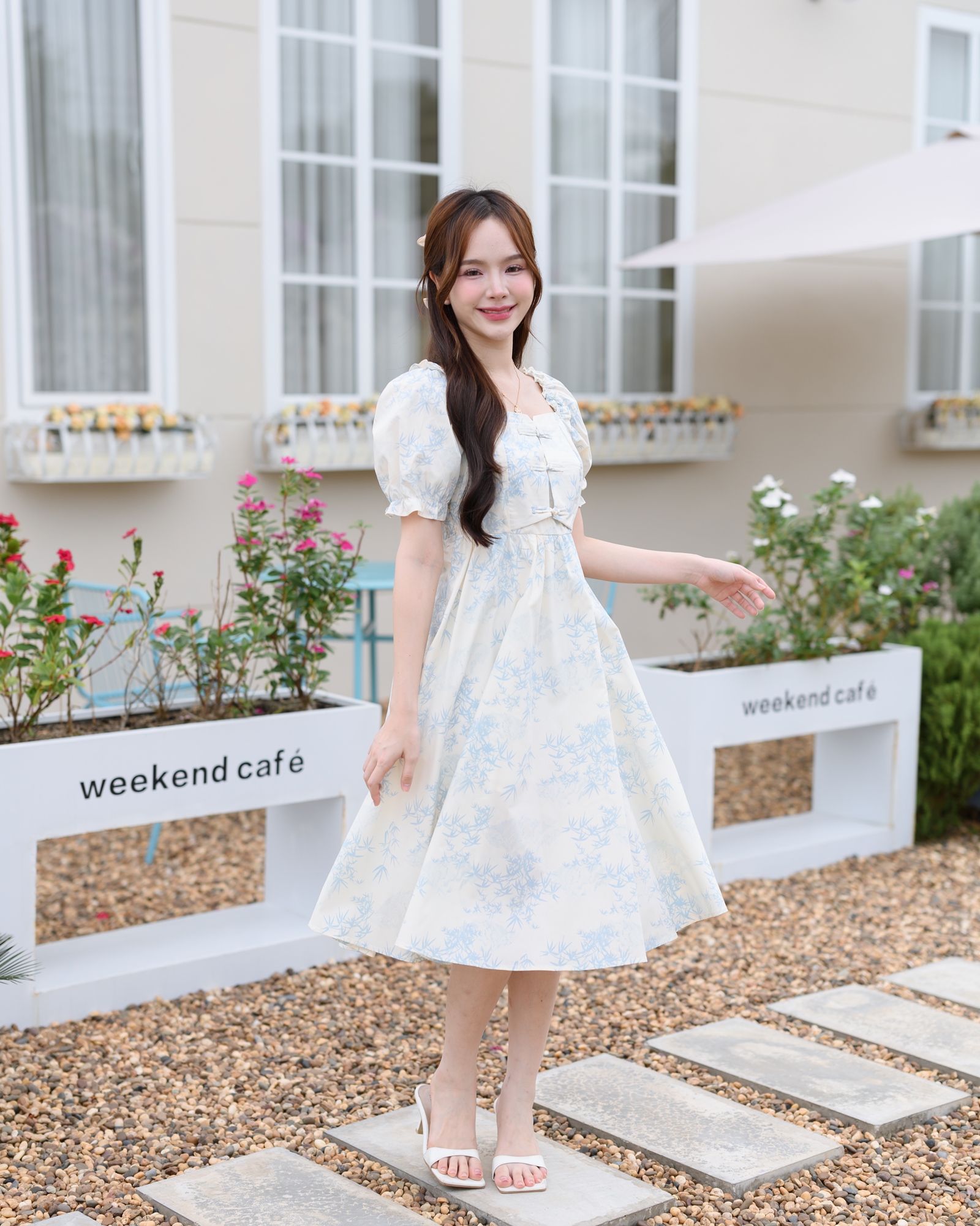 Ellie Leaves Dress เดรสกระดุมจีนลายใบไม้สีฟ้าบนพื้นสีครีม