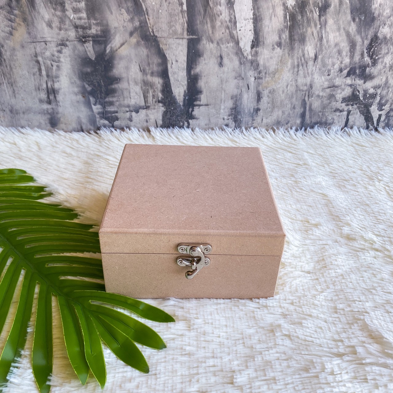 กล่องไม้ MDF ฝาล๊อค ตัวล๊อคไกปืน